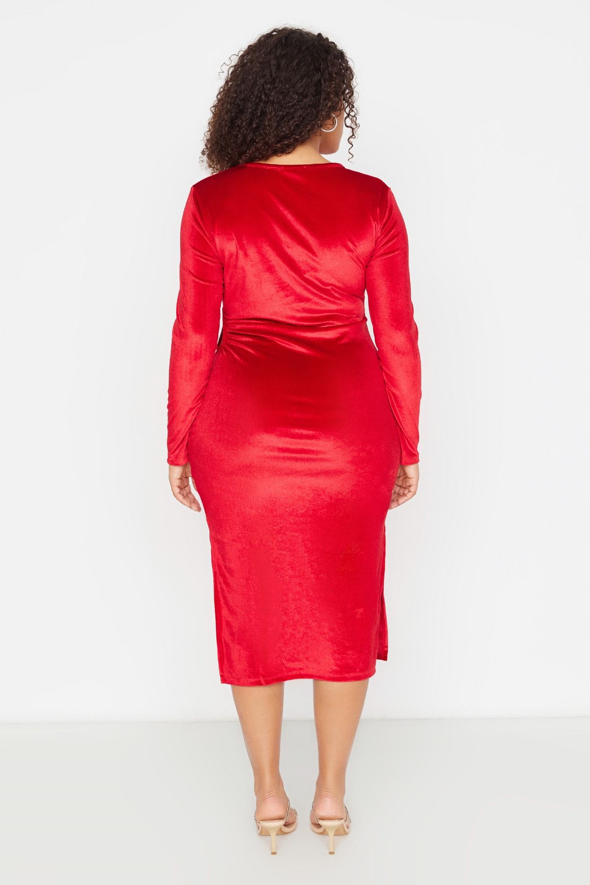 Trendyol Curve-Rotes Stricksamtkleid mit Cut-Out-Details TBBAW23AH00094 5