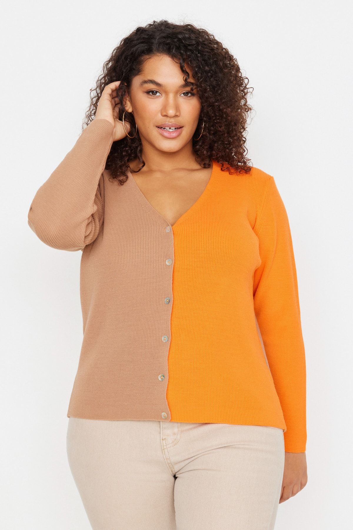 Trendyol Curve Camel Color Block Knitwear Cardigan TBBAW23AN00008