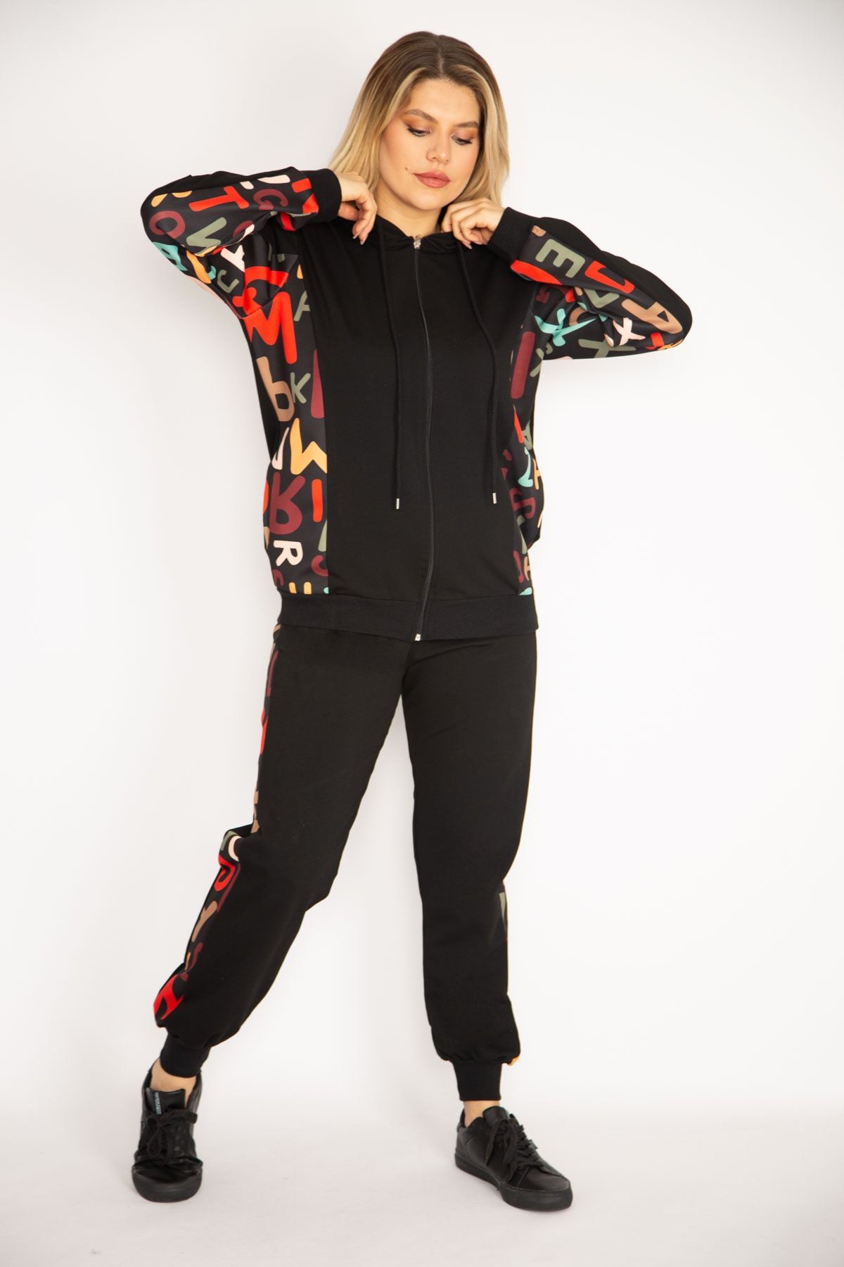 Şans Große Größen in Sweatsuit Set Schwarz Regular Fit Fast ausverkauft