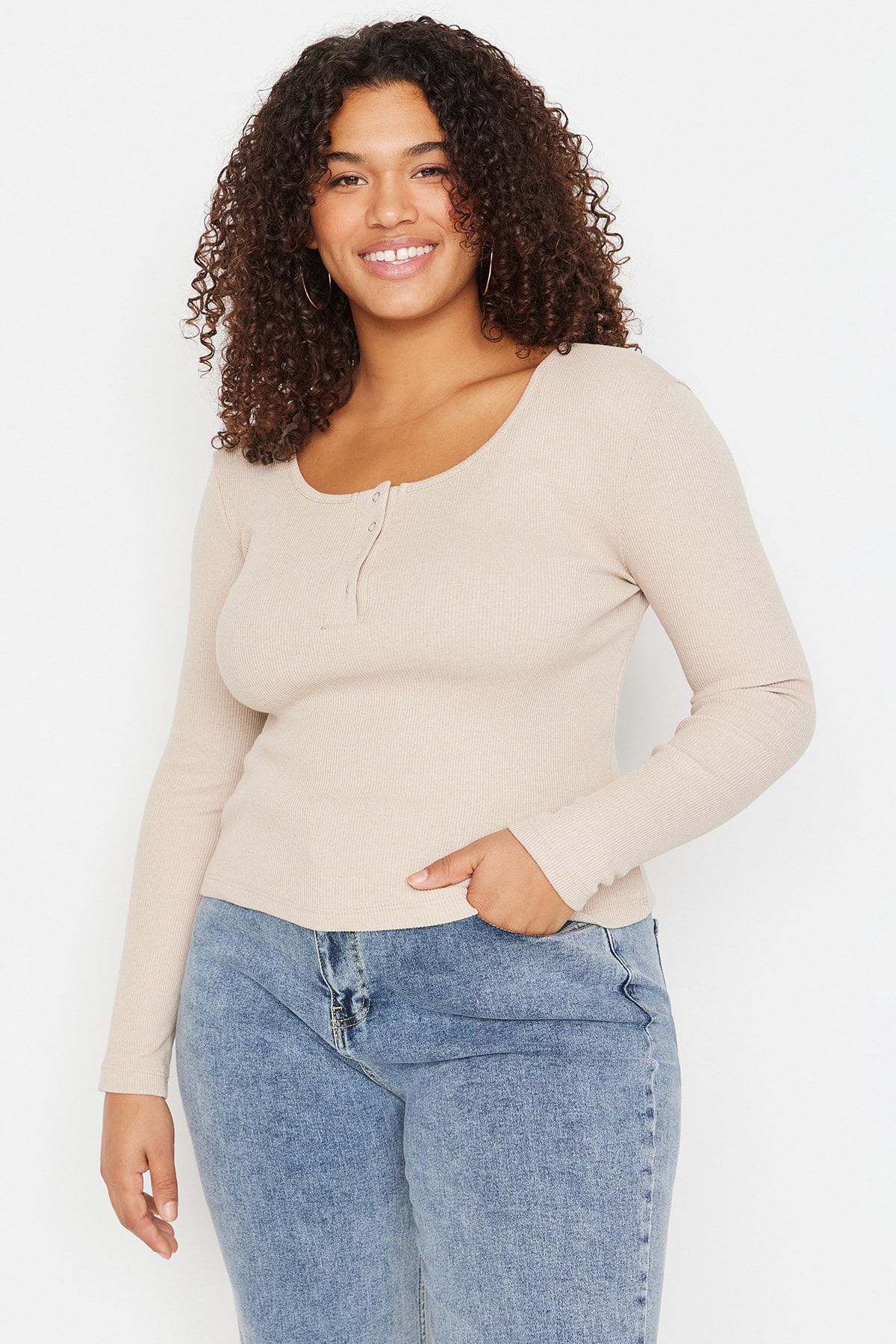Trendyol Curve-Plus Size Beige Knitted Crop Blouse - Pool Collar and Snap Detail Tbbaw23Af00030 3