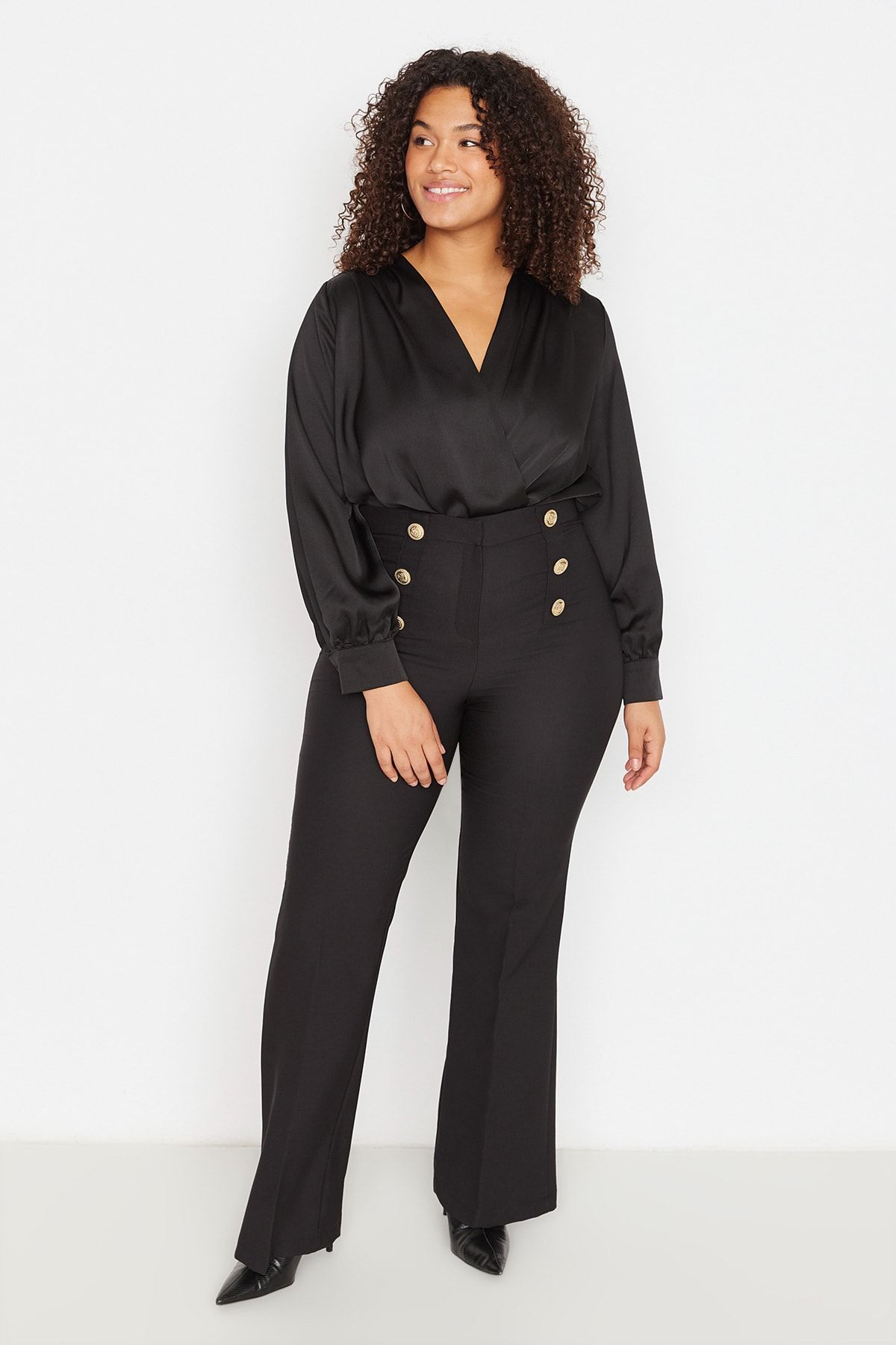 Trendyol Curve-Body satynowe Plus Size – czarne, z długim rękawem, kołnierzem dwurzędowym TBBAW23CS00009 5