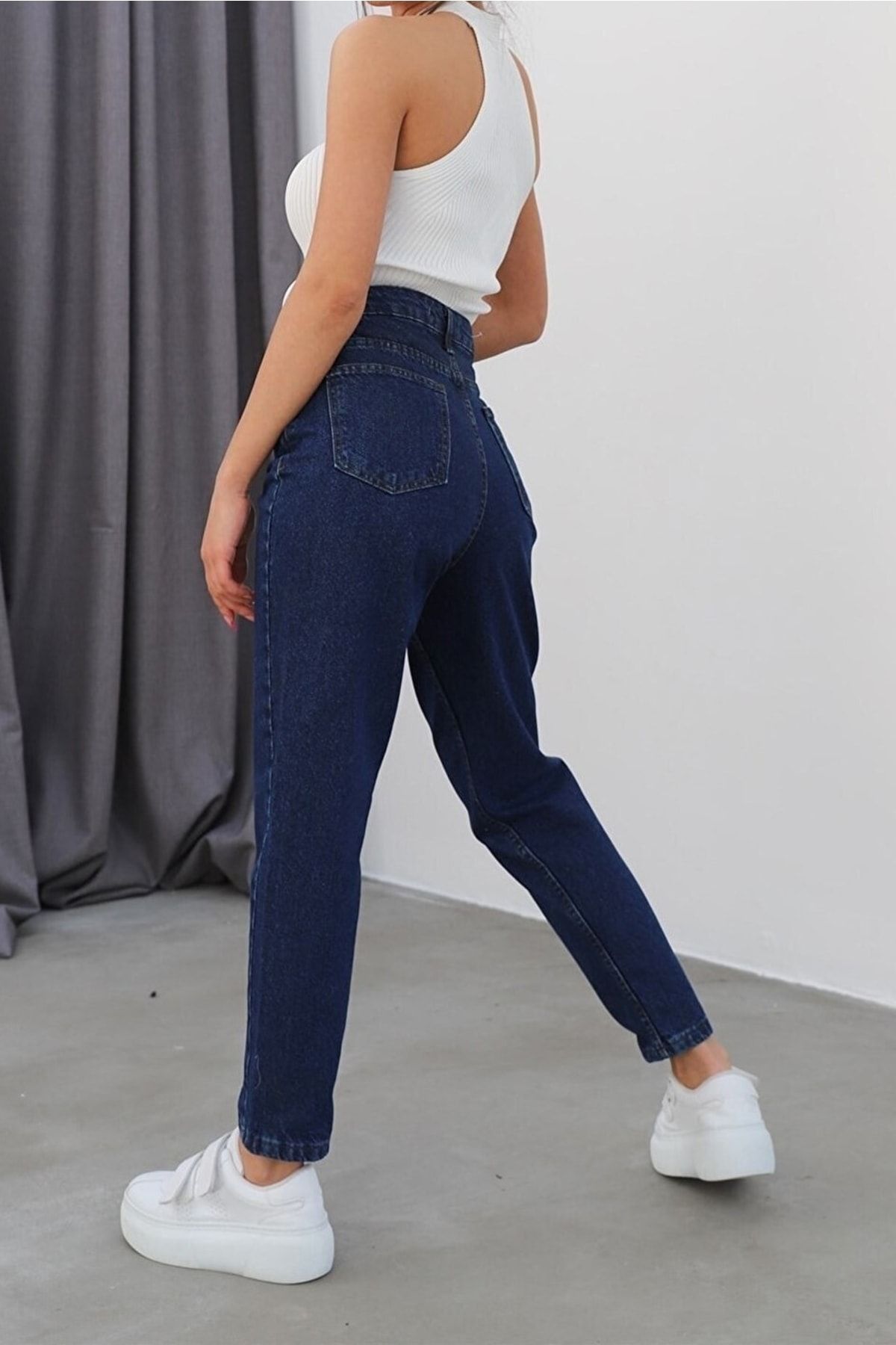 Dark blue shop mom jeans outfit