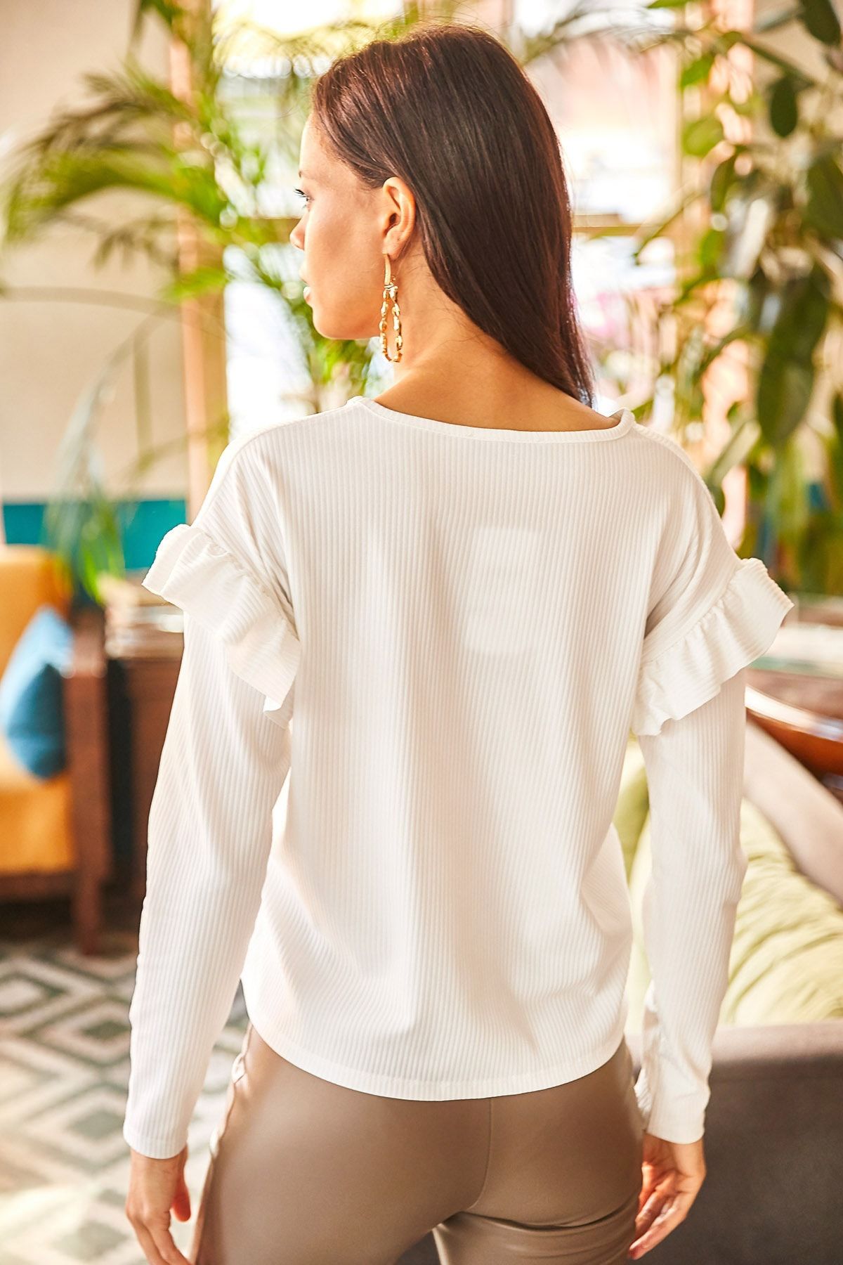 Olalook Weiße, lässige Crop-Bluse mit Rüschenärmeln für Damen BLZ-19002055  - Trendyol