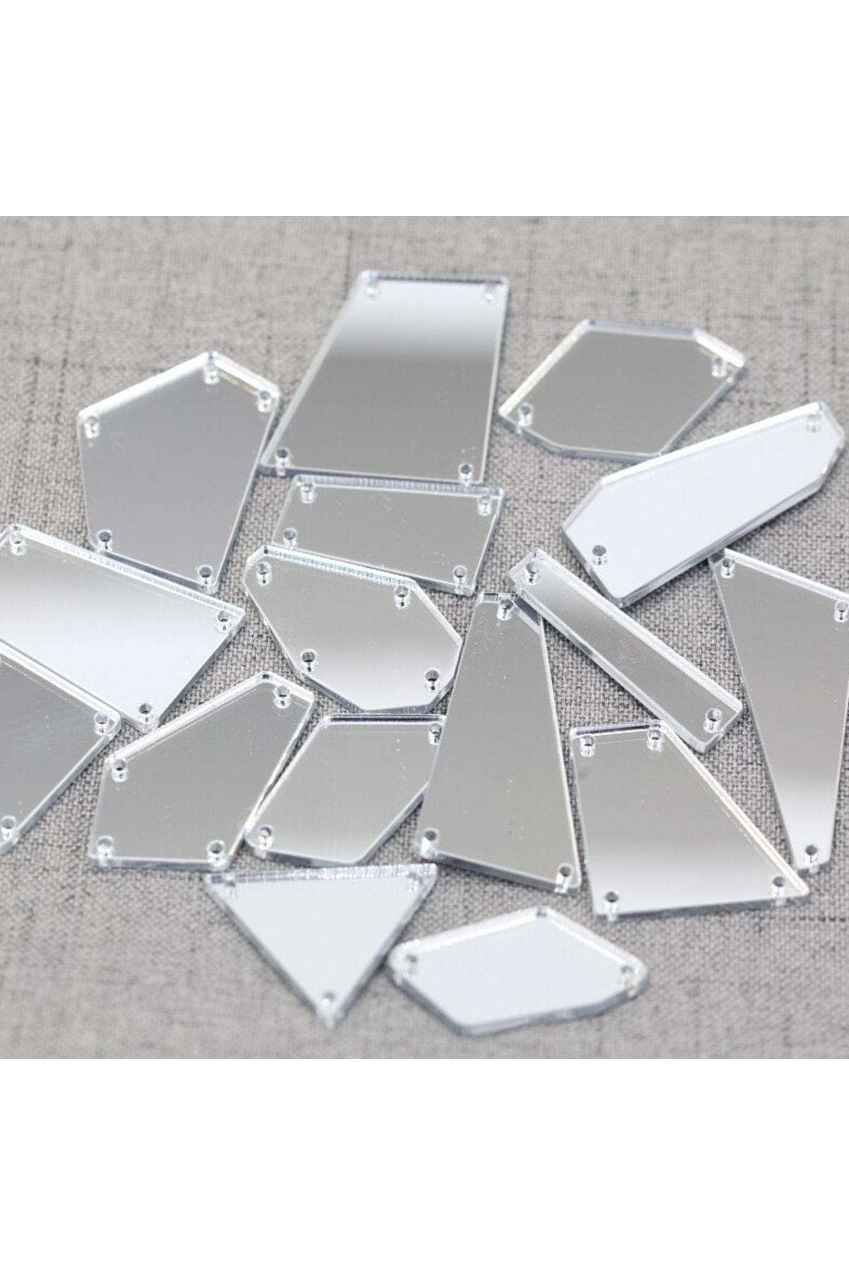 YENİ HEDİYELİK DÜNYAM Süsler - Delikli Dikilebilir Yapıştırılabilir Parlak Modeller 3cm 100 Tane