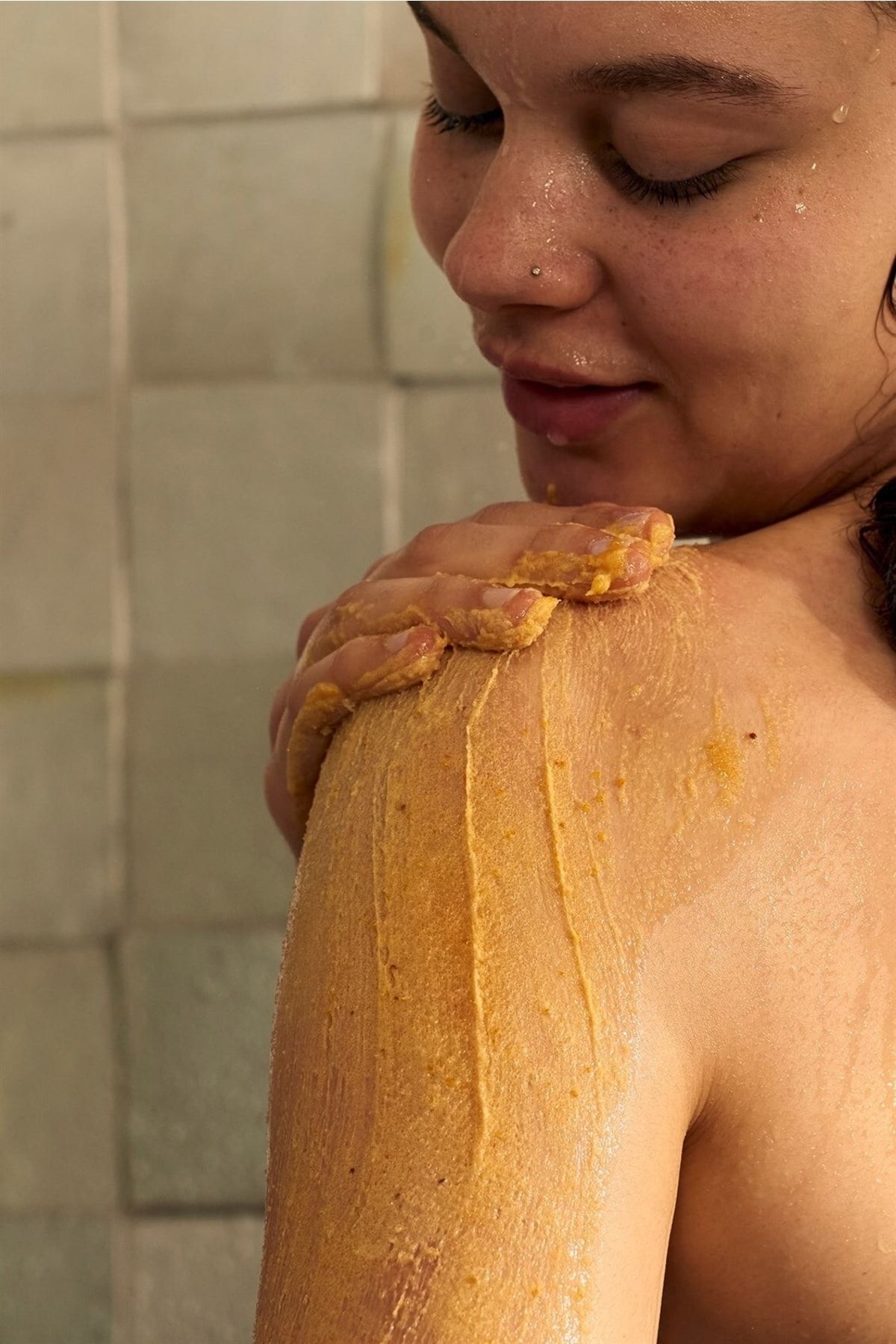 THE BODY SHOP-تقشير الجسم باللون البرتقالي 4