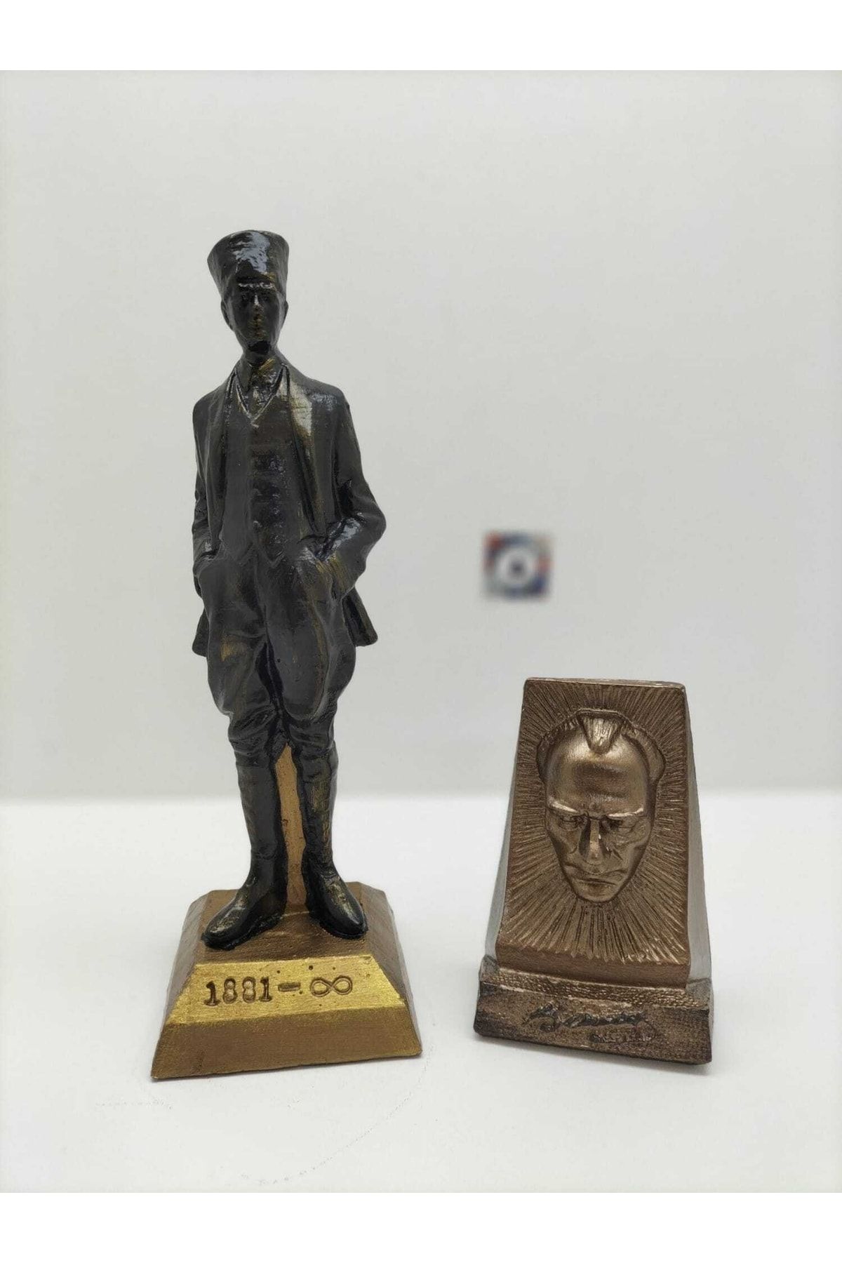 Mustafa Kemal Atatürk Heykeli + Atatürk Büst Hediyeli Set