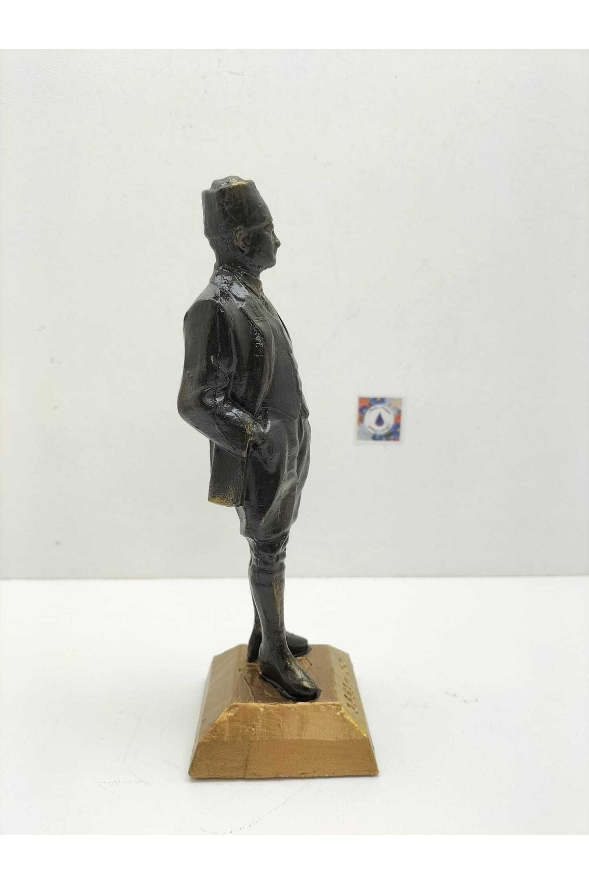 Mustafa Kemal Atatürk Heykeli + Atatürk Büst Hediyeli Set