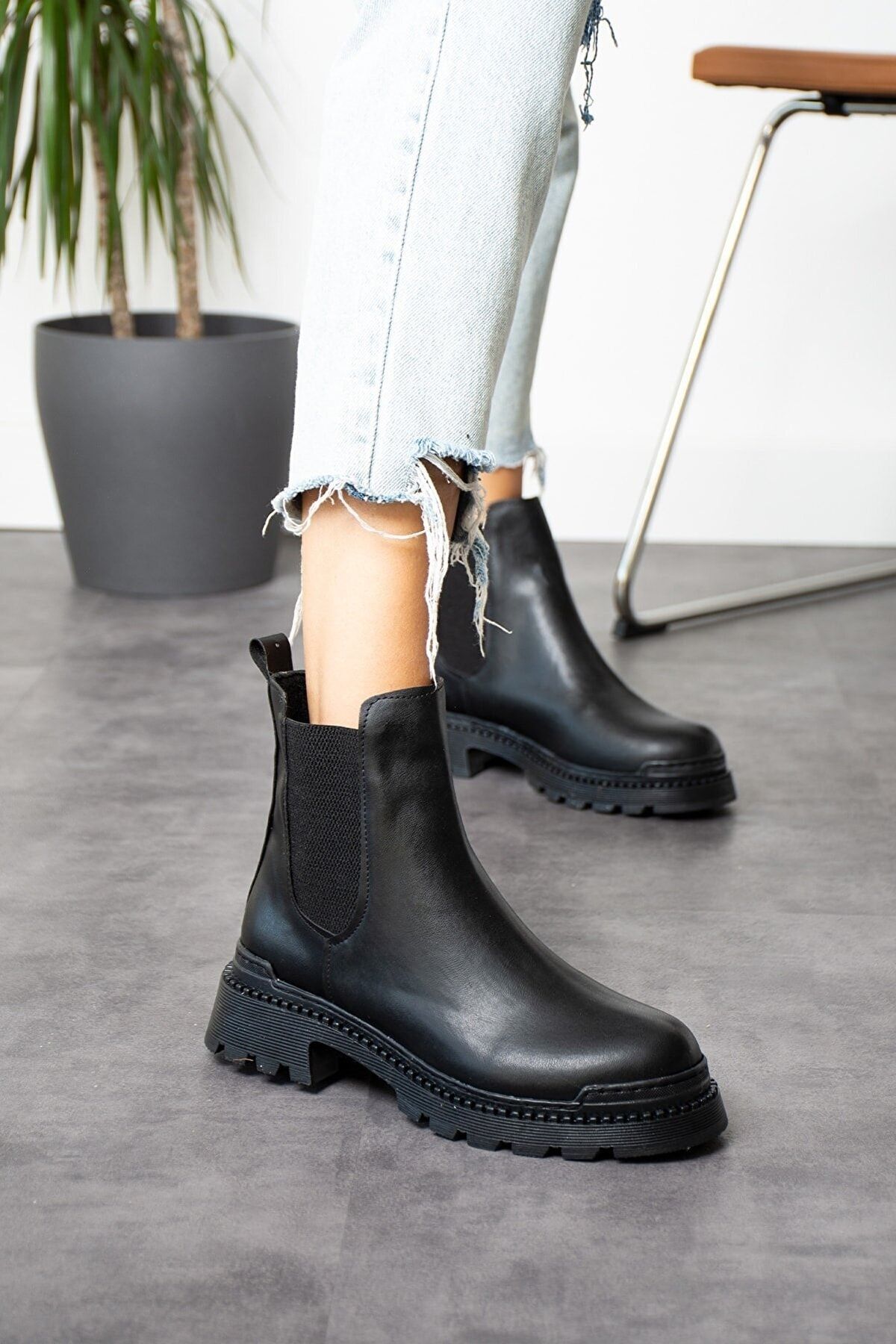 Raid wide fit radar cheap black chunky chelsea boots