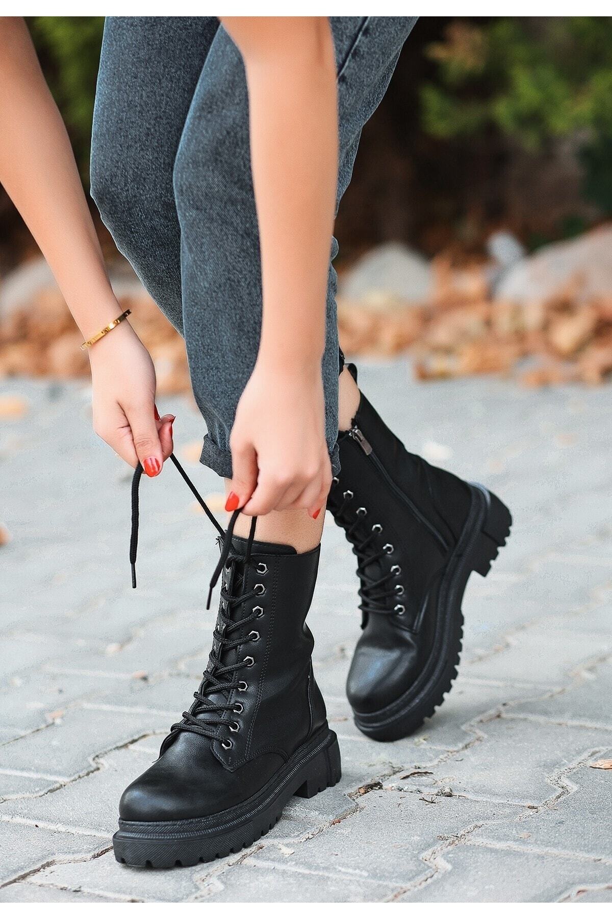 Tess Siyah Cilt Bağcıklı Bot