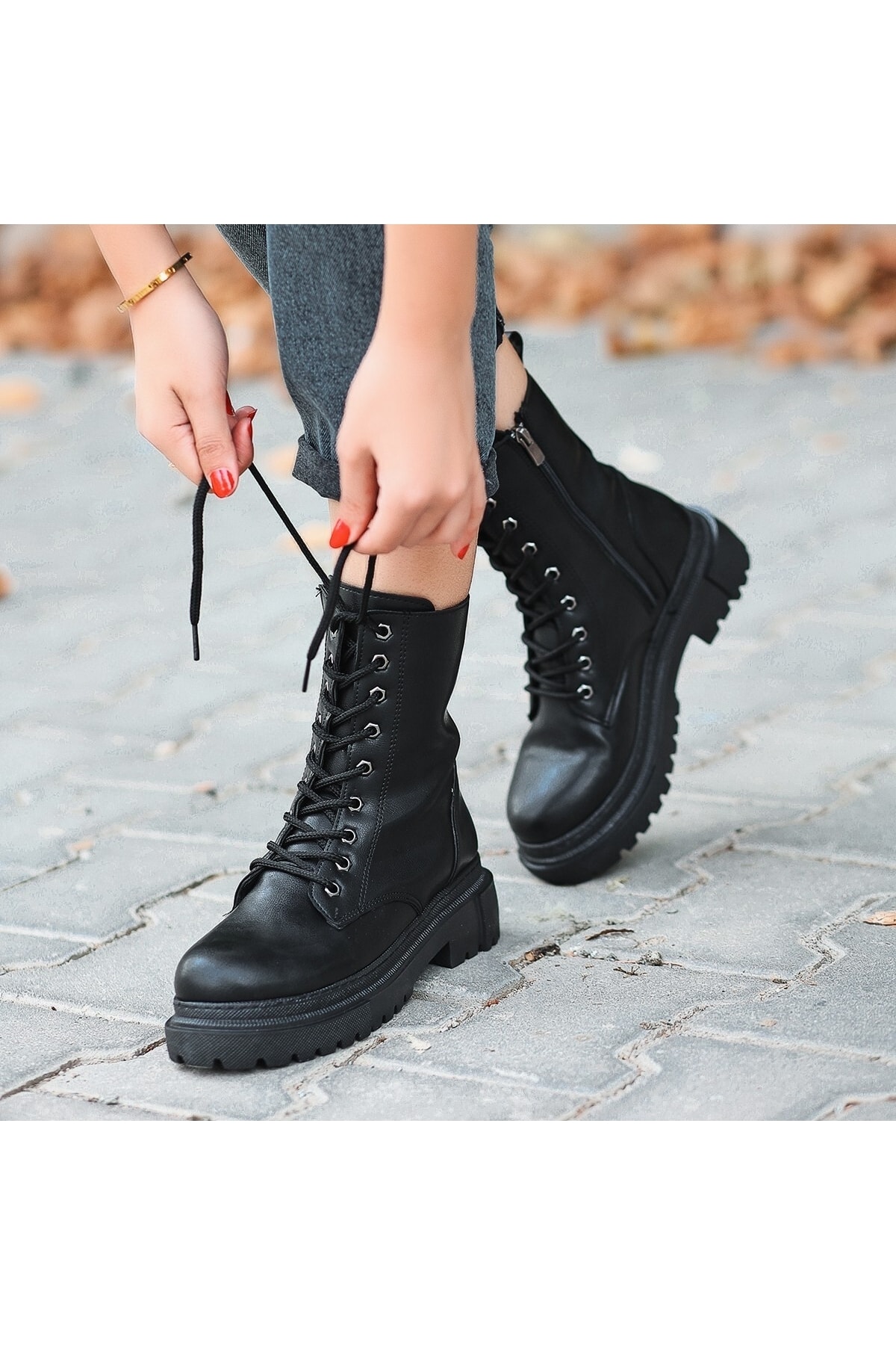 Tess Siyah Cilt Bağcıklı Bot