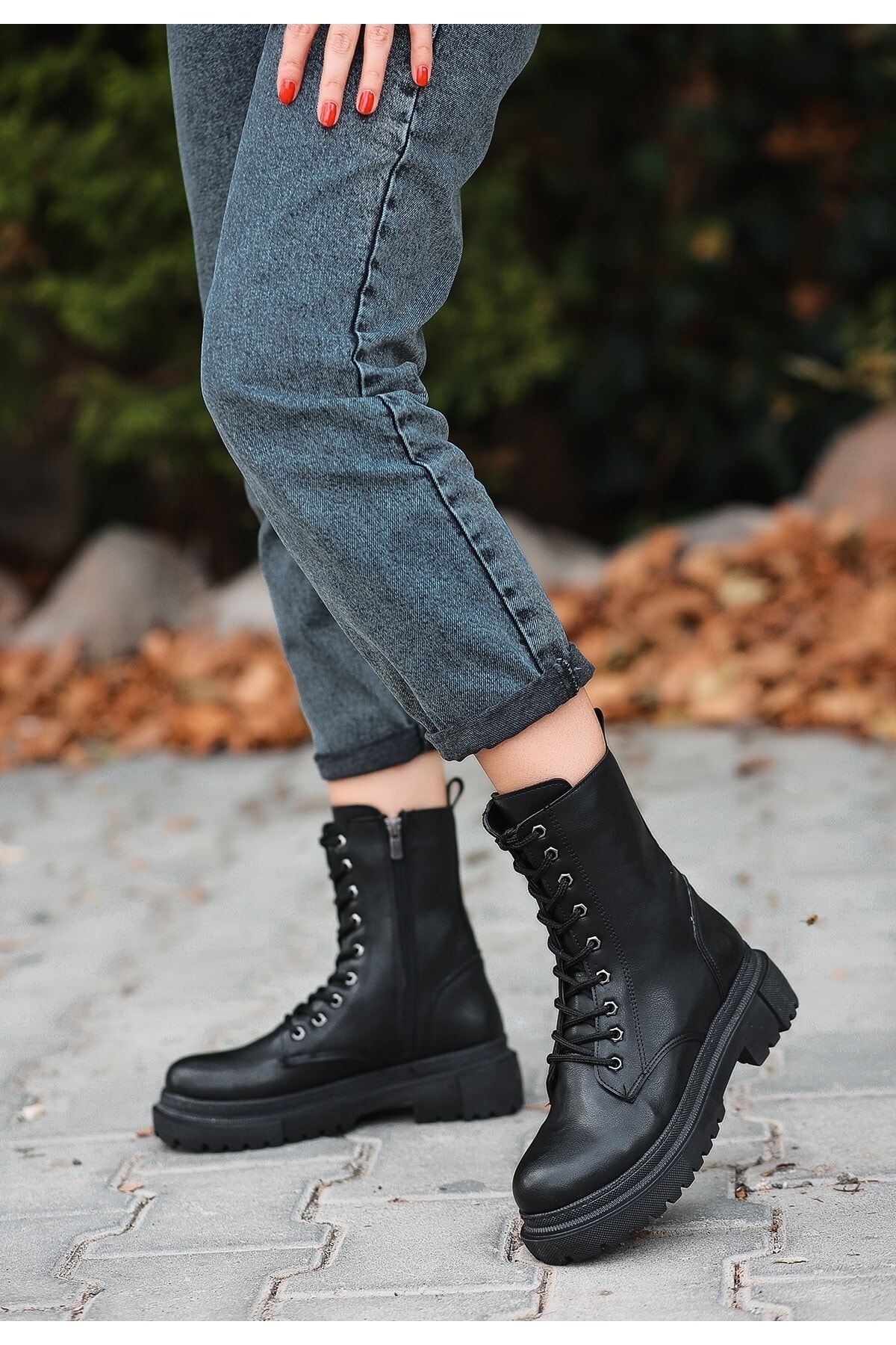 Tess Siyah Cilt Bağcıklı Bot