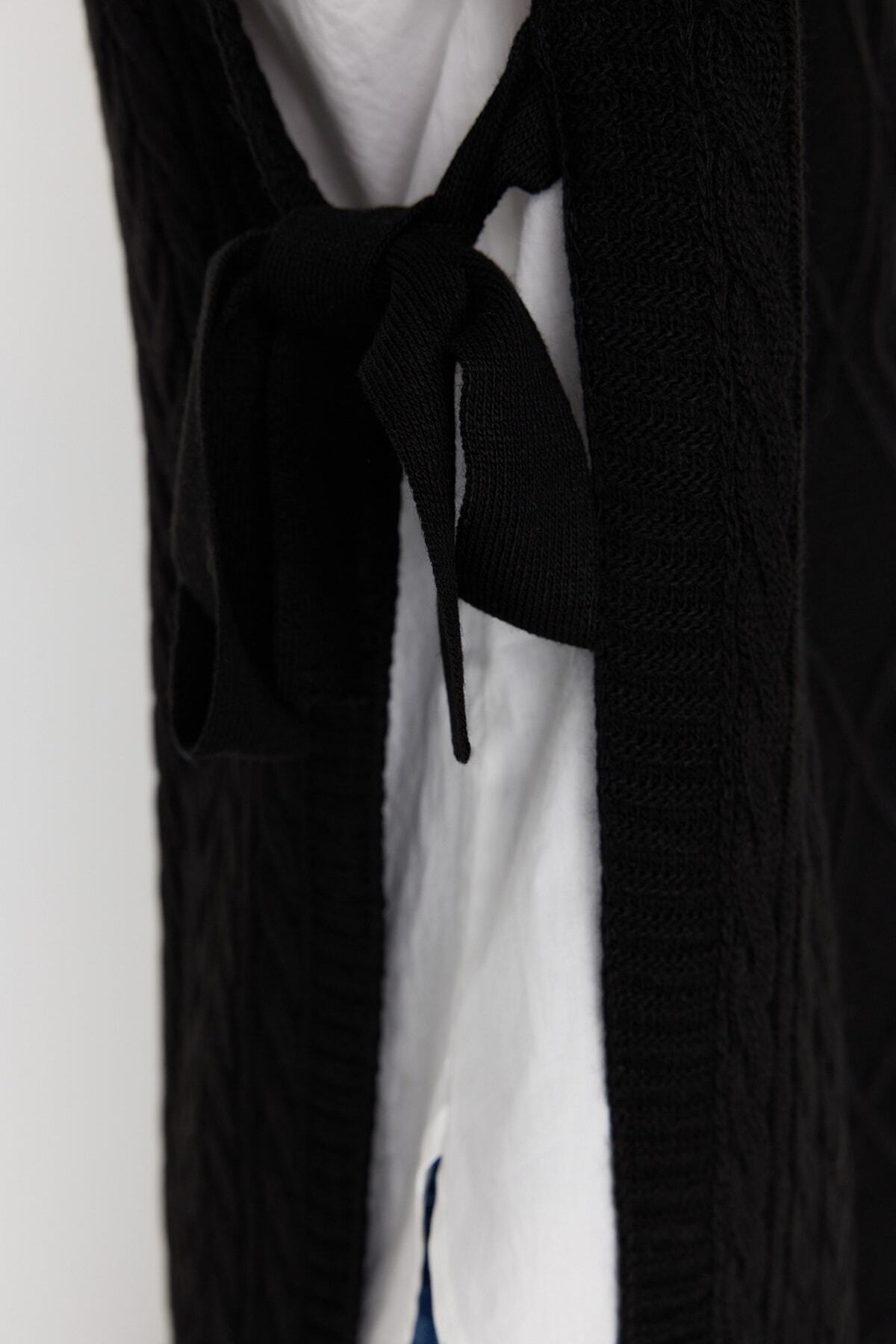 Trendyol Modest Čierny pletený sveter do pása TCTAW22UV0018