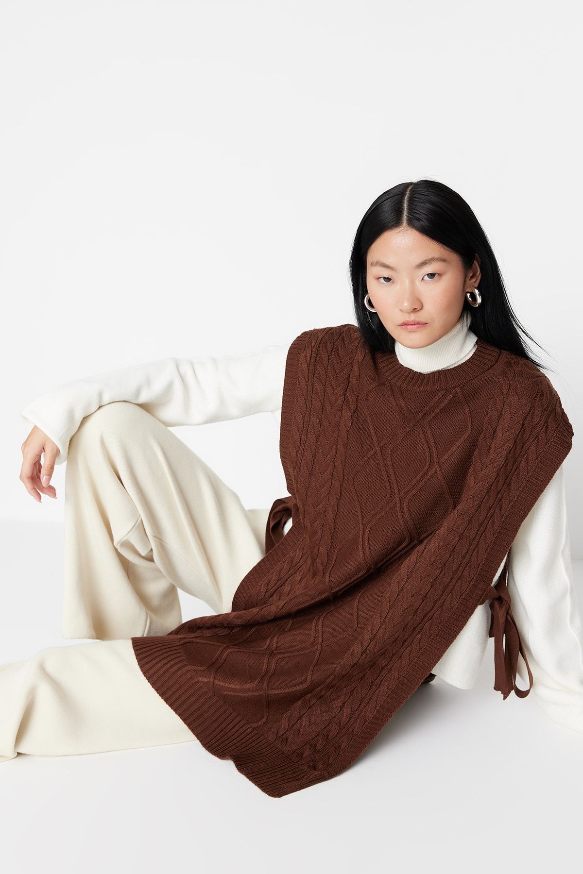 Trendyol Modest-Dunkelbrauner geflochtener Strickpullover zum Binden an der Taille TCTAW22UV0018 2