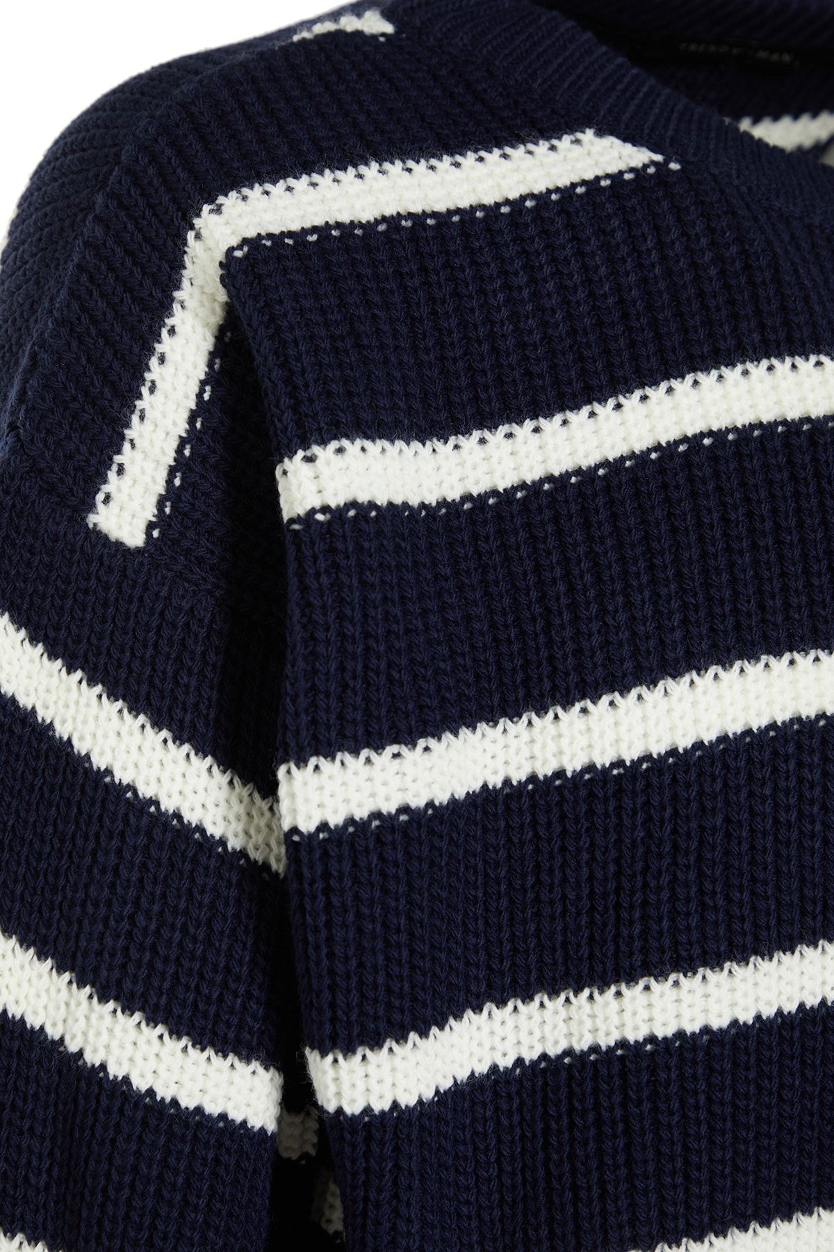 Trendyol Collection-Marineblauer Unisex-Strickpullover in Übergröße – Rundhalsausschnitt, gestreift TMNAW23KZ00285 7