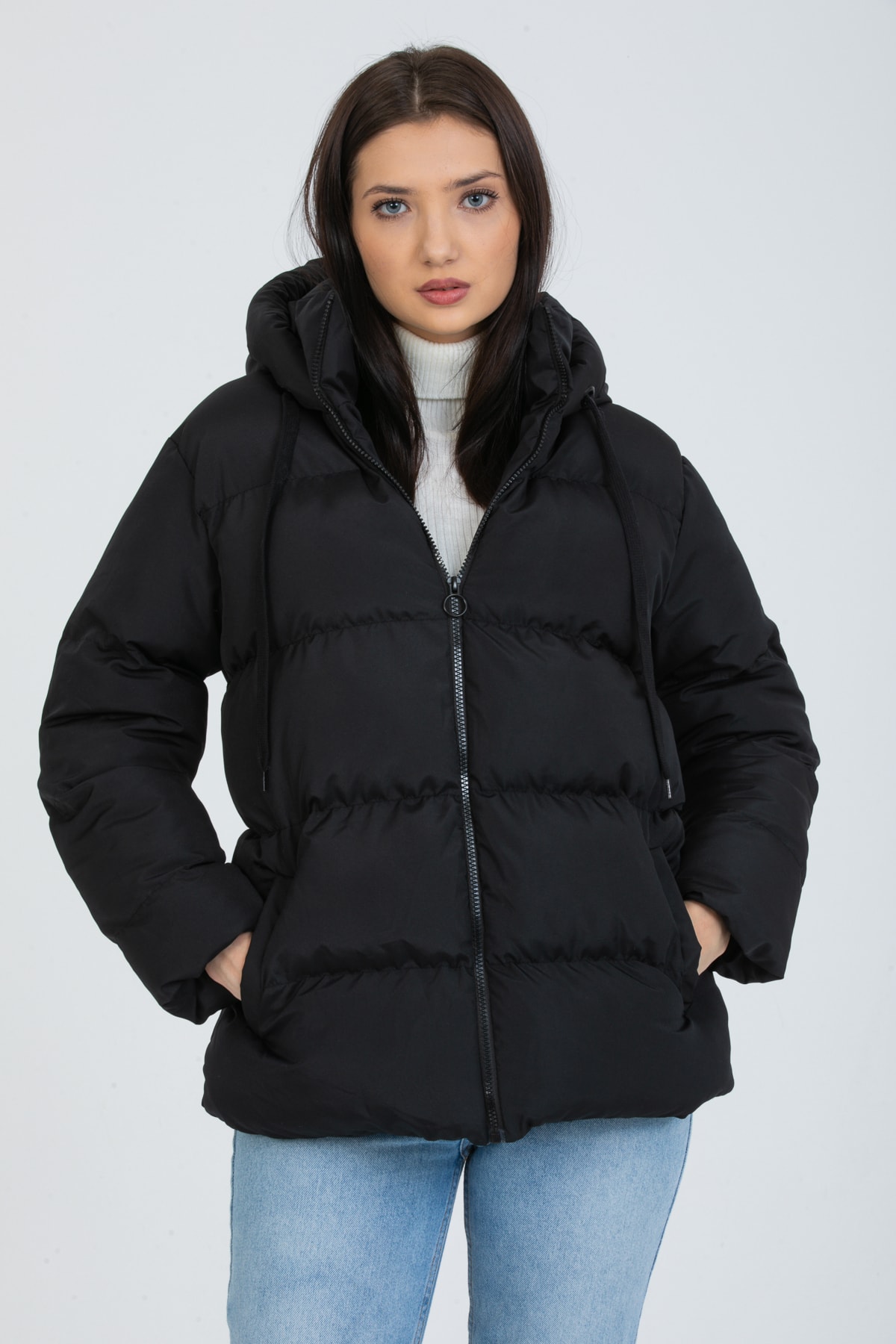 Kadın Siyah Kapüşonu Bağcıklı Uzun Şişme Mont