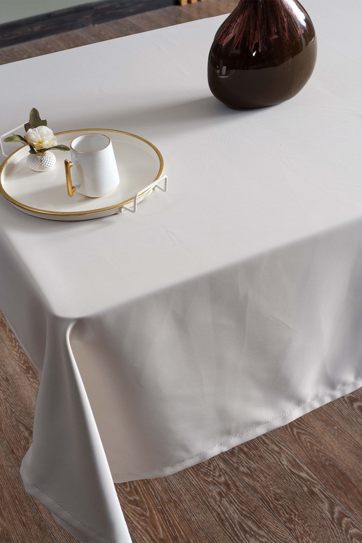 Miabella Home-Satin Tablecloth - Authentic and Modern, Matte Satin, Easy to Clean, Rectangular 140X140 cm 3