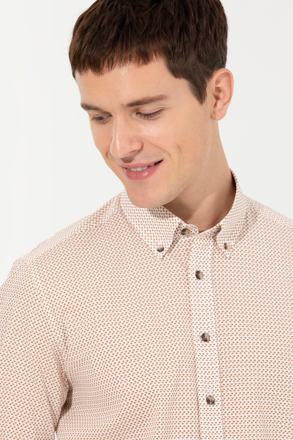 پیراهن پیر کاردین مردانه پنبه ای نارنجی  راسته Slim Fit/اسلیم فیت     Daily/روزانه | Pierre Cardin G021SZ004.000.1460933 TR - تصویر 2