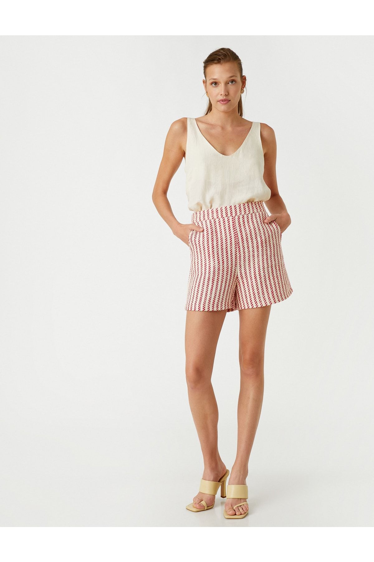 Koton Shorts Rot Mittlerer Bund Fast ausverkauft