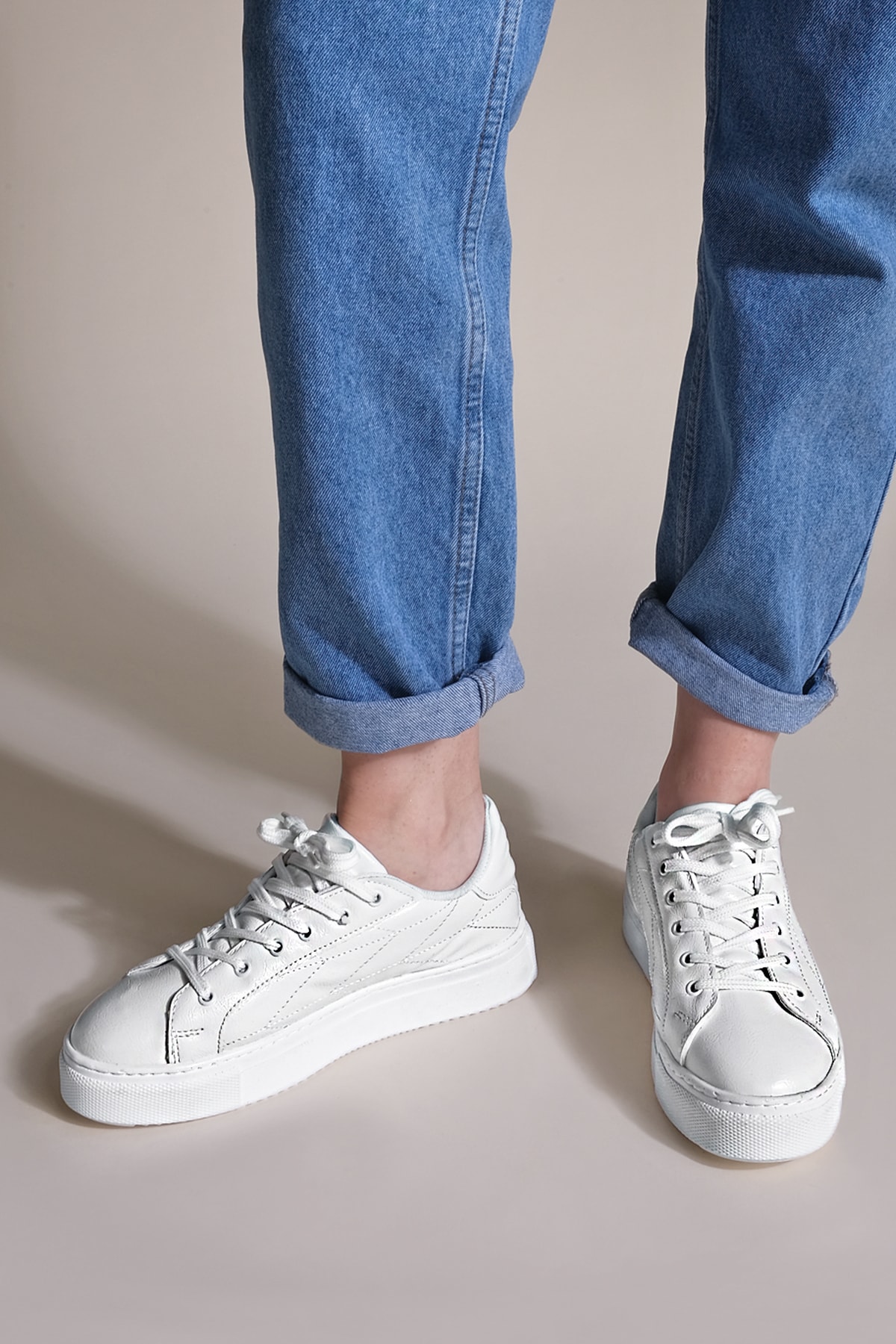 Marjin Kadın Sneaker Kalın Taban Bağcıklı Spor Ayakkabı Afela beyaz Rugan ZO9564
