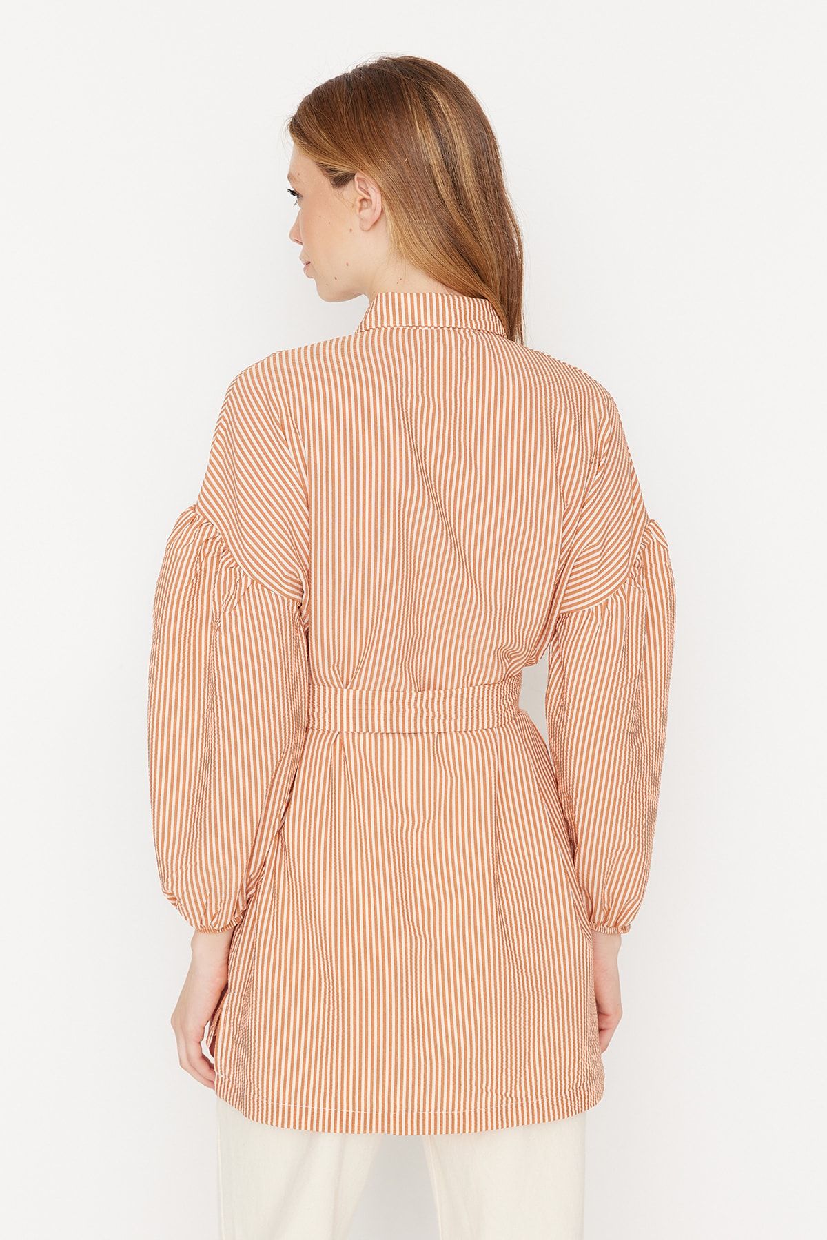 Trendyol Modest-Orange gestreiftes, gewebtes Hemd mit Ballonärmeln und langem Rücken, Gürtel TCTSS22GO0116 5