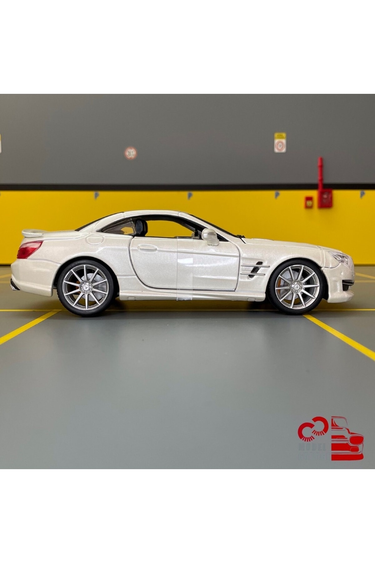 Burago Mercedes-benz Sl 65 Amg 1/24 Ölçek Diecast Metal Model