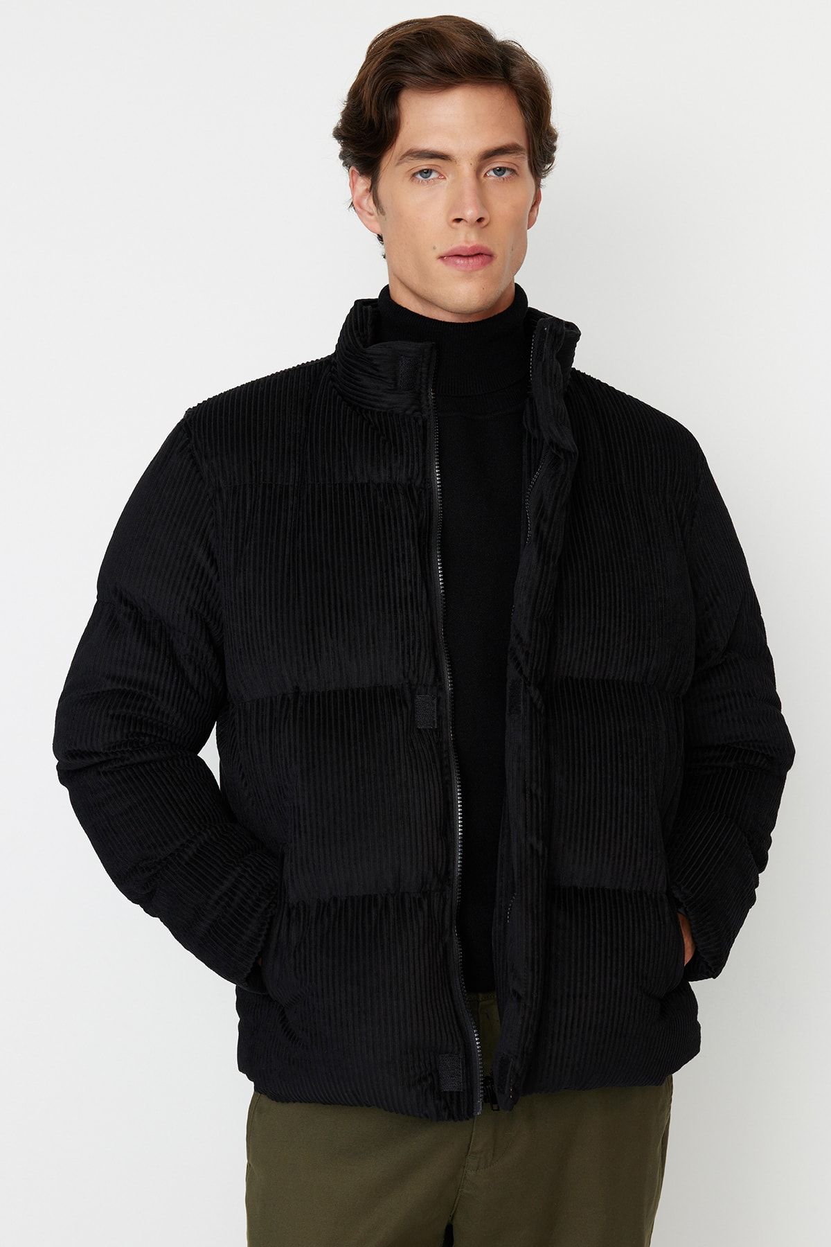 Trendyol Collection Sztruksowa Czarna Kurtka Puchowa Ze Stójką, Regularny Krój Mężczyzna - XS