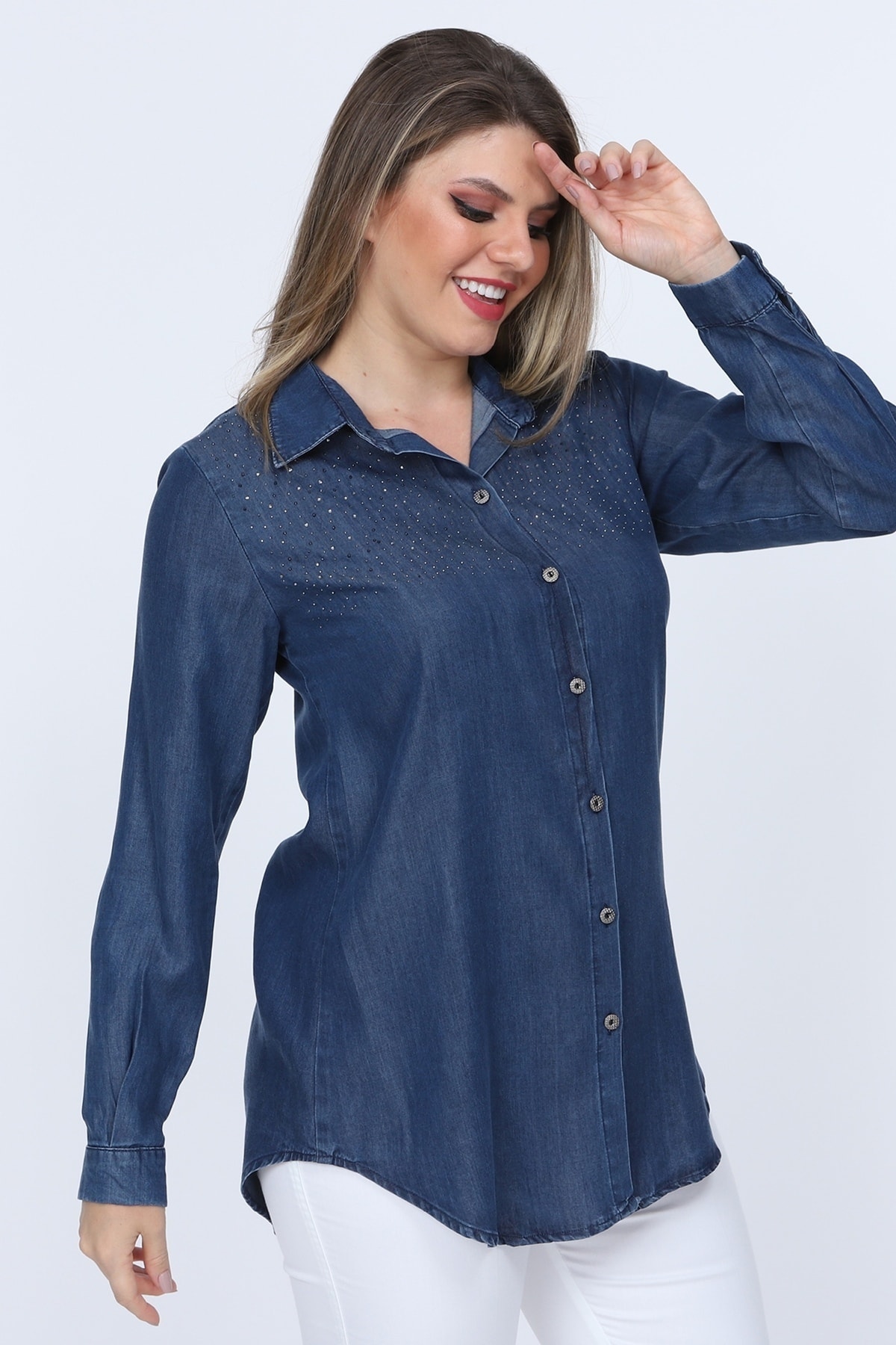 Gül Moda Kadın Mavi Büyük Beden Taş Işlemeli Kot Gömlek G015