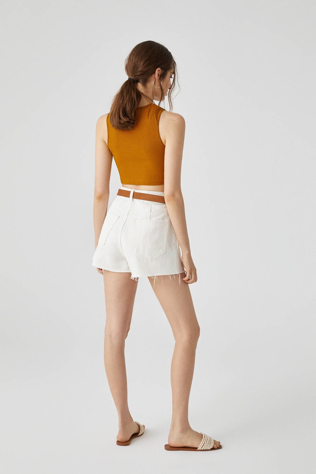 pull bear kadin asiboyasi pencere detayli crop top 09244343 fiyati yorumlari trendyol