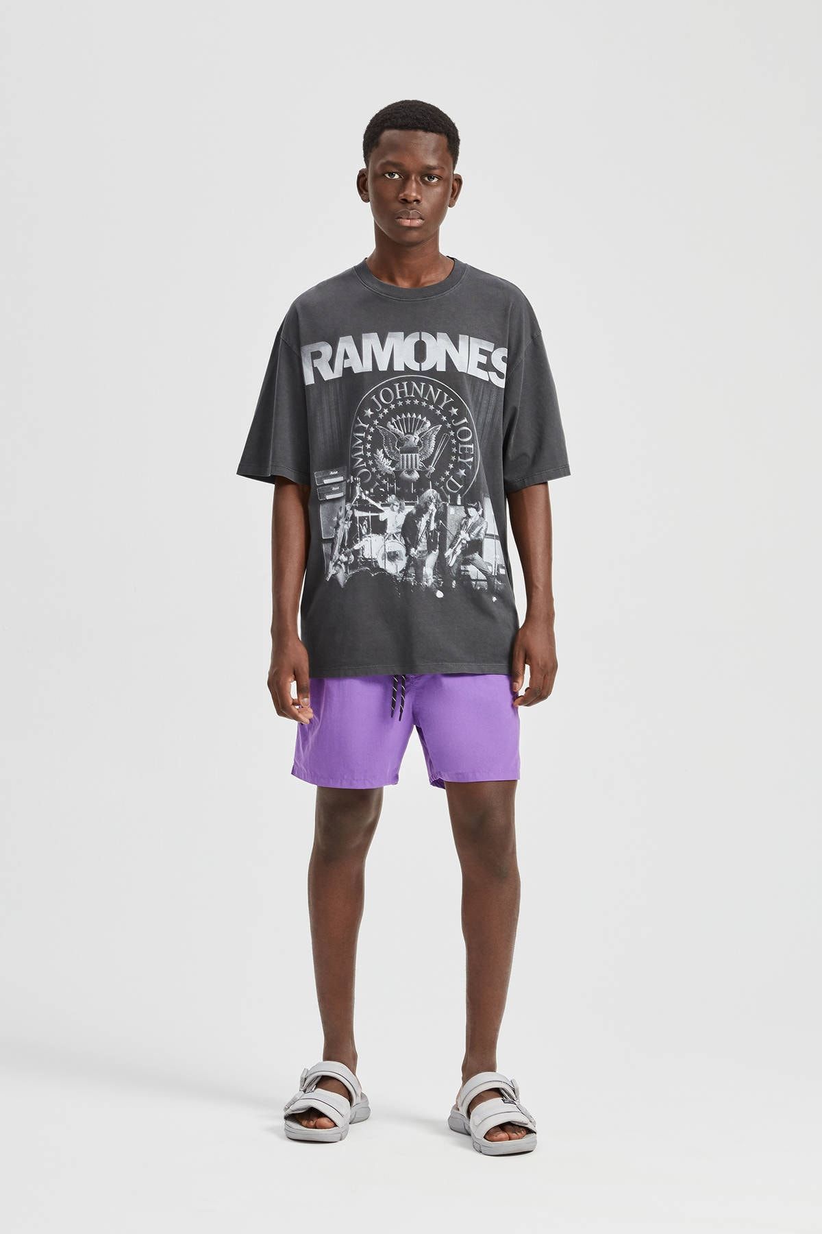 Pull Bear Erkek Siyah Ramones Baskili Siyah T Shirt 09244520 Trendyol