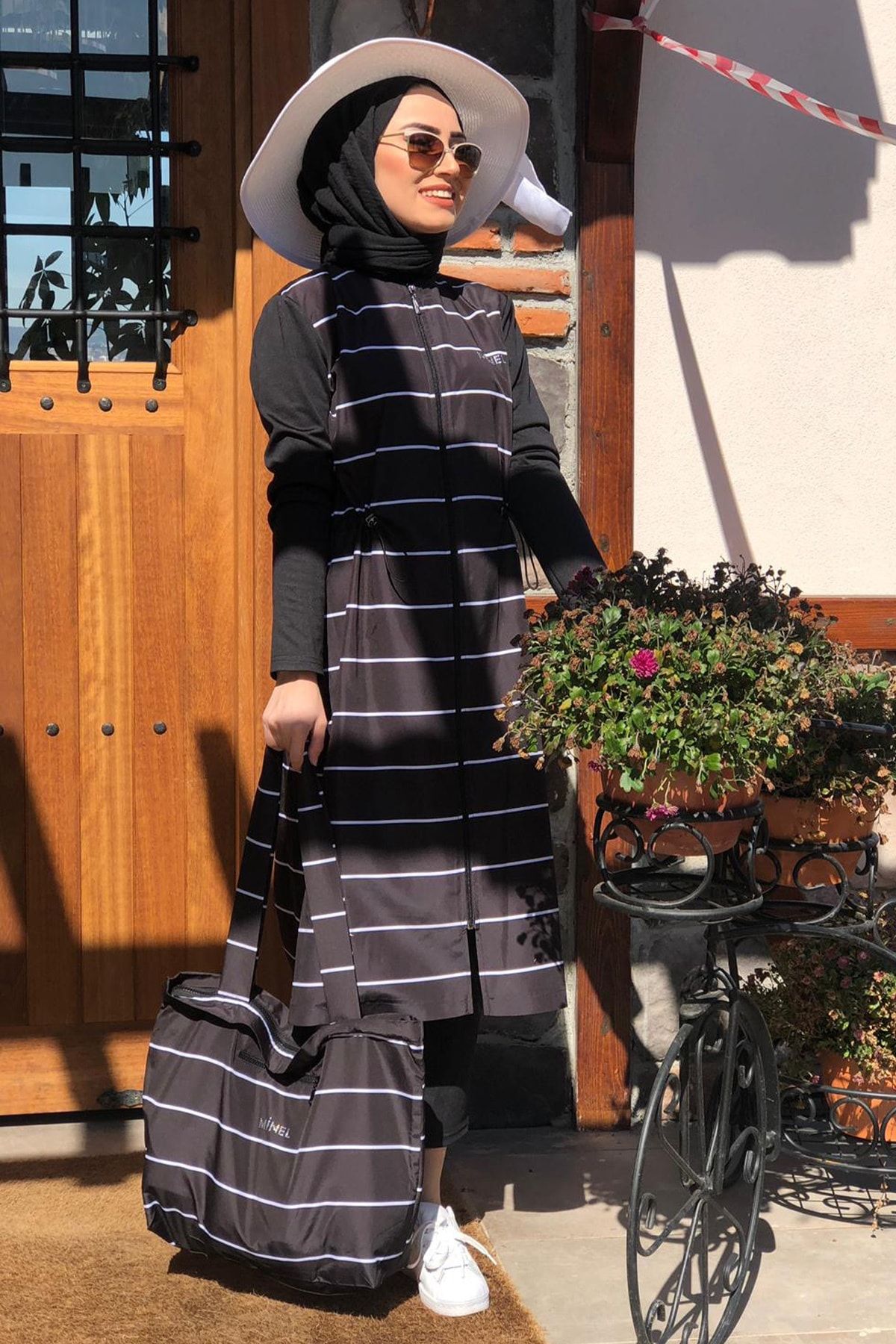 کیف ساحلی مشکی زنانه کیسه راه MNL Minel