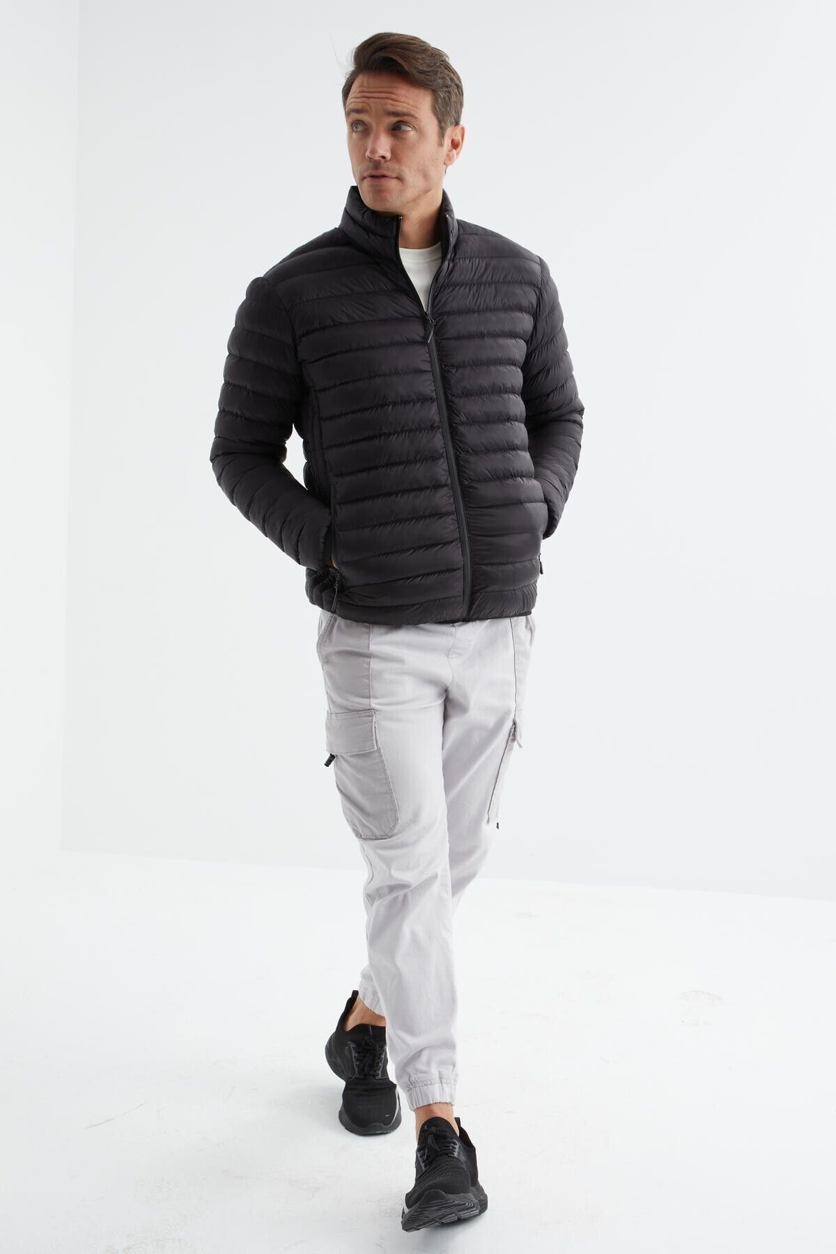 Tommy Life Black Zippered Standard Fit Cold Resistant Men s Puffer