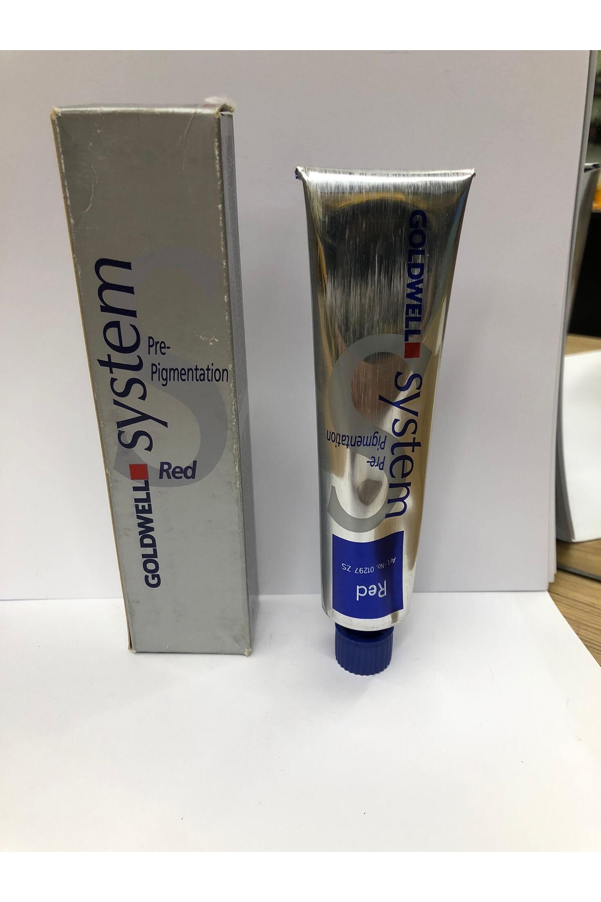 GOLDWELL System Red Kırmızı Açık Renklerden Koyuya Dönüşte Pigmentasyon Saç Boyası