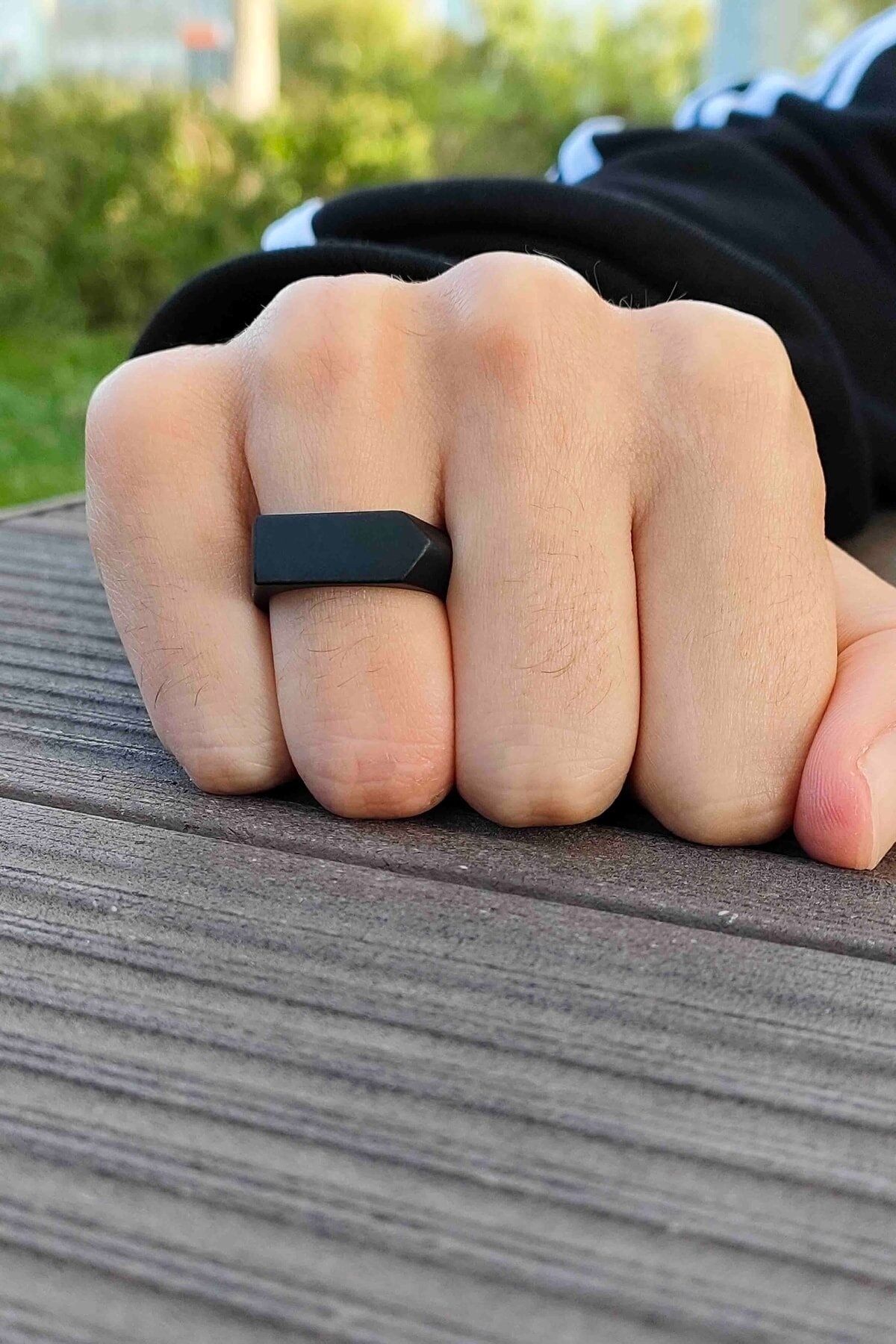 Mens triangle outlet ring
