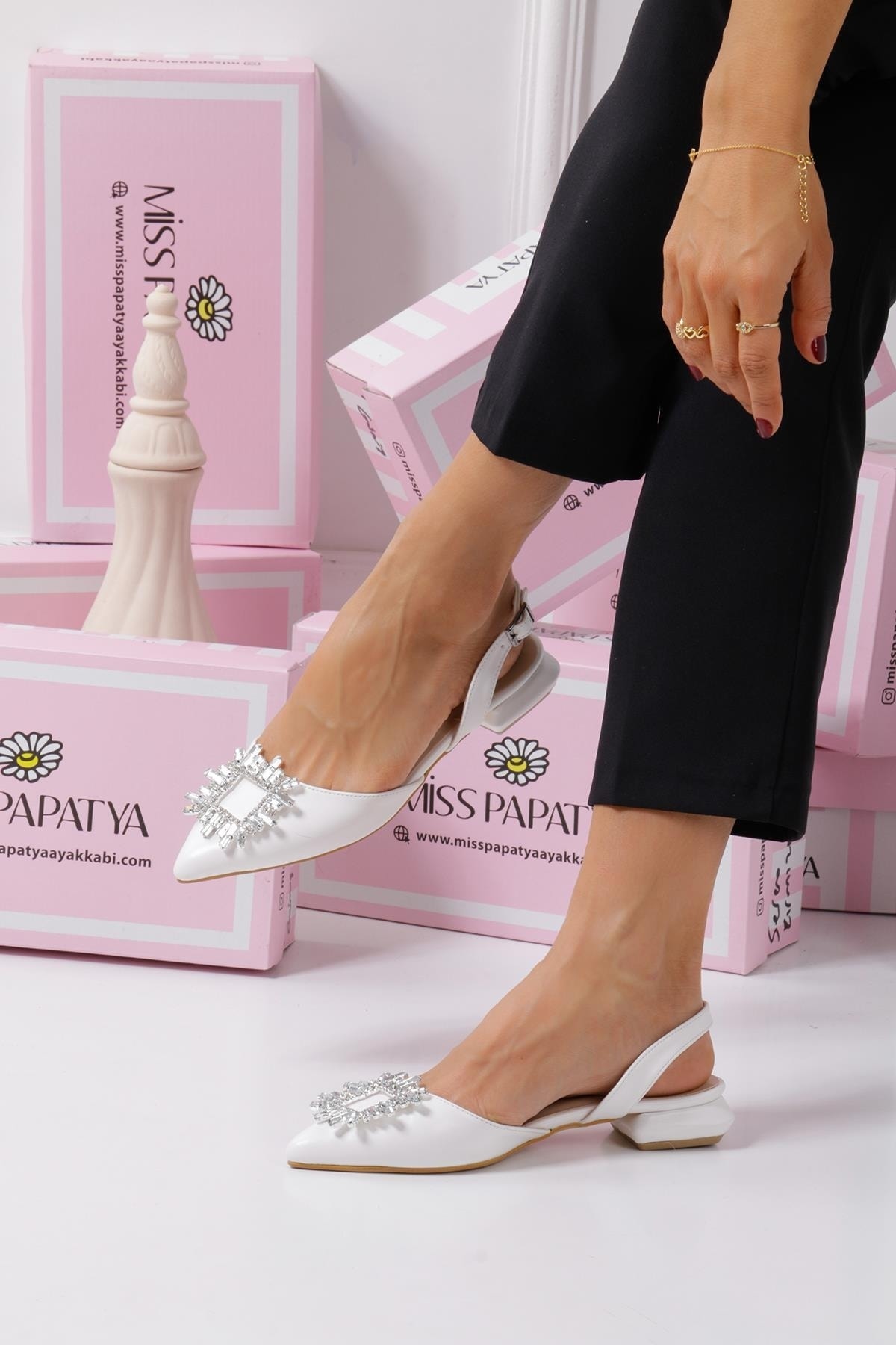 MissPapatya Arando Beyaz Mat Kemerli Taş Detay Kadın Sandalet