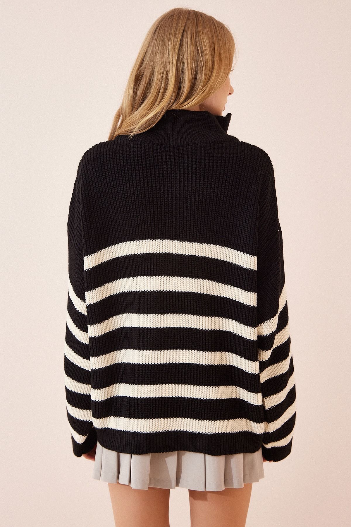 Happiness İstanbul-Schwarzes, gestreiftes Oversize-Sweatshirt mit Reißverschluss und Stehkragen für Damen YY00100 5