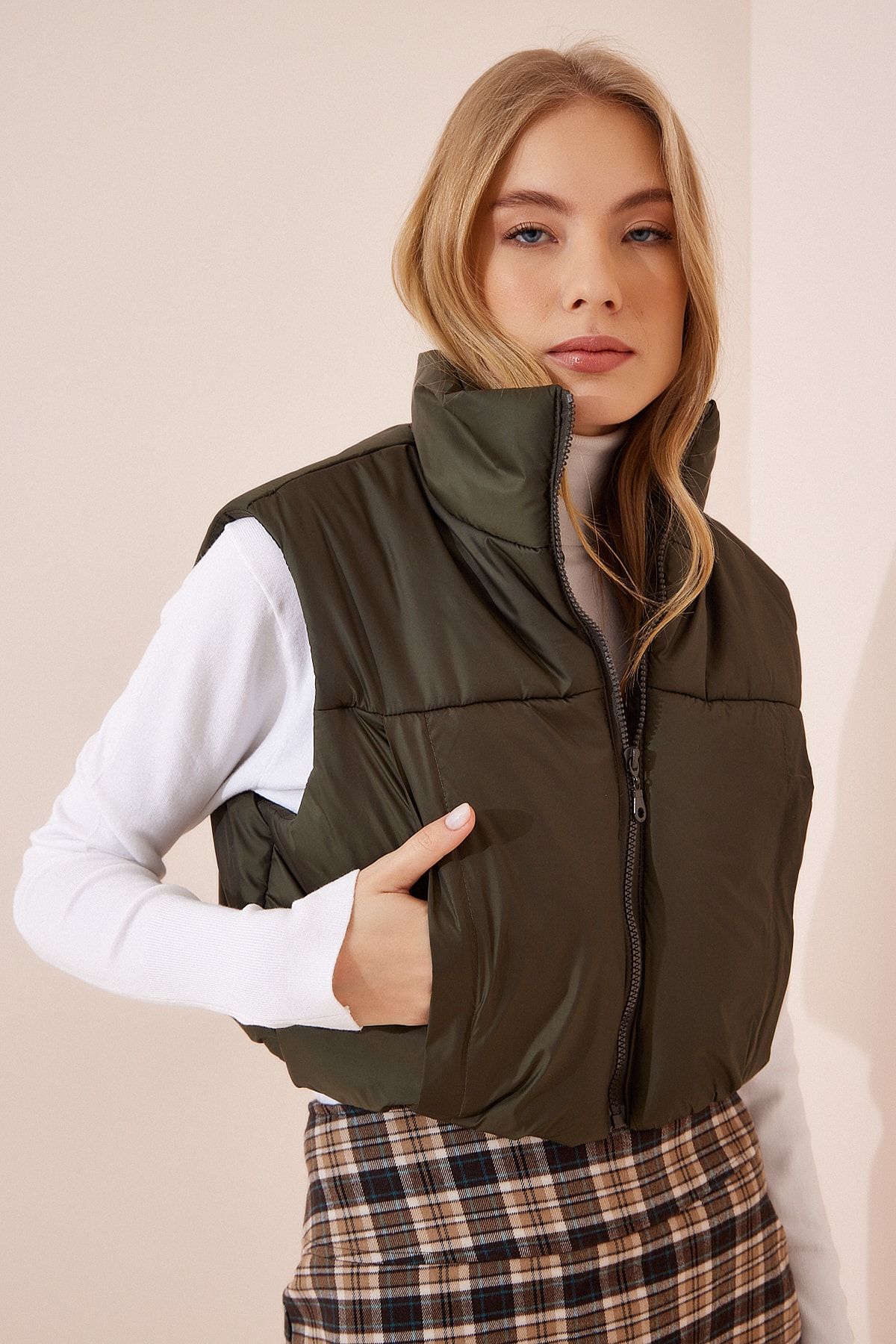 Happiness stanbul Women s Khaki Turtleneck Crop Puffer Vest FN02984