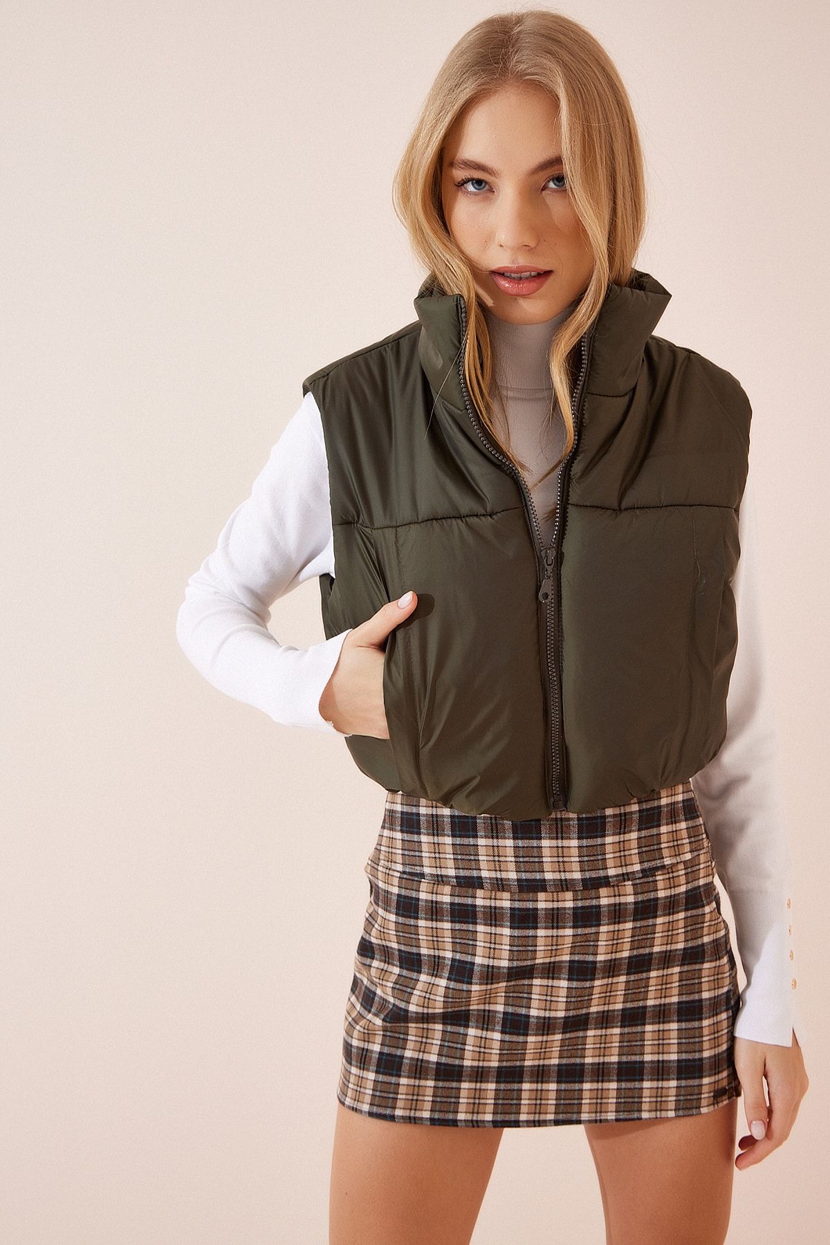 Happiness stanbul Women s Khaki Turtleneck Crop Puffer Vest FN02984