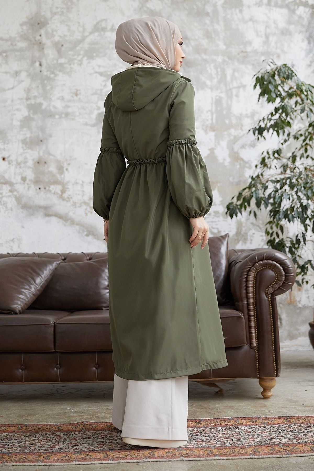InStyle-Geraffter Mantel mit Ballonärmeln – Dunkelkhaki 6