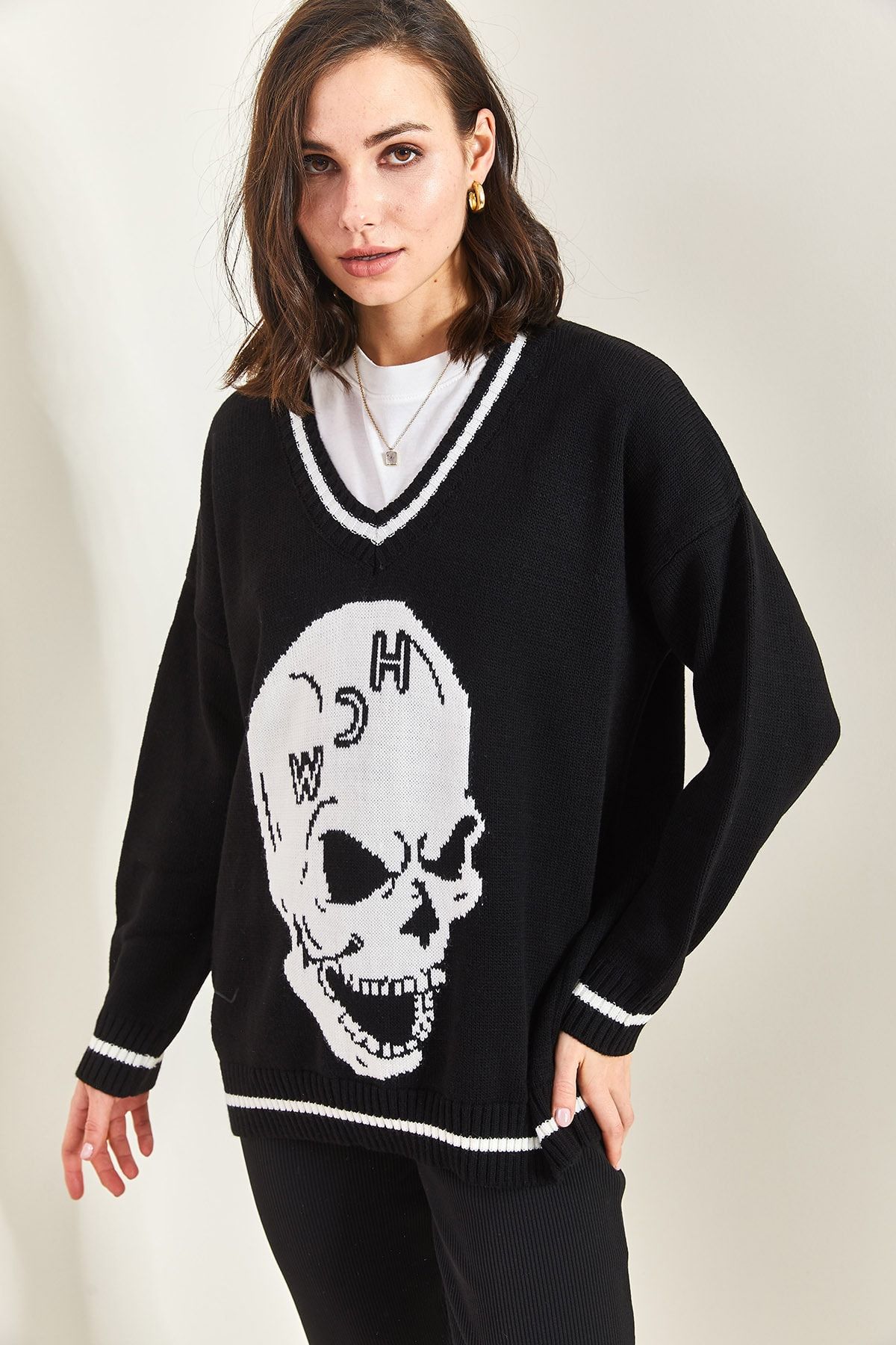 H&m skull sweater store