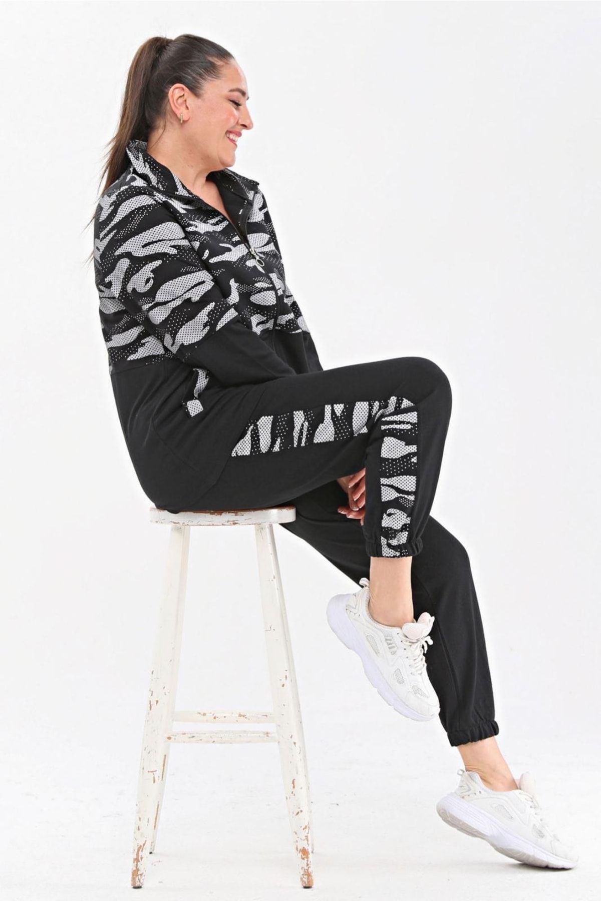 Şirin Butik-Дамски черен анцуг с цип и камуфлажен мотив, големи размери 5