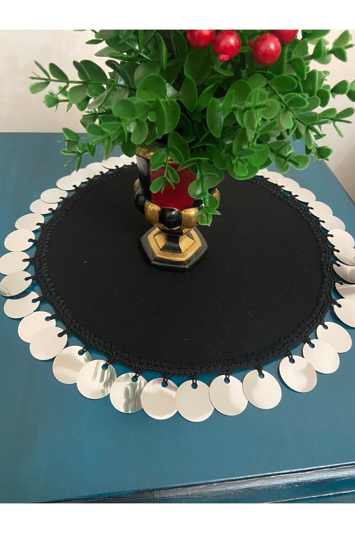 Siyah Gardenya Kumaş Kenarları Gümüş Pullu Örtü