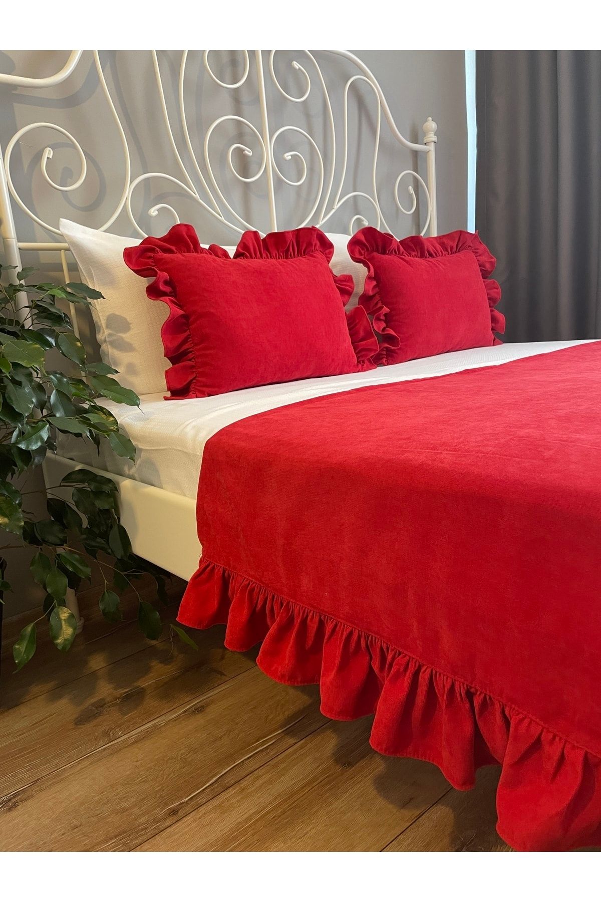 Decamor home-Double Red Ruffle Bed Runner and Throw Pillow Set 5