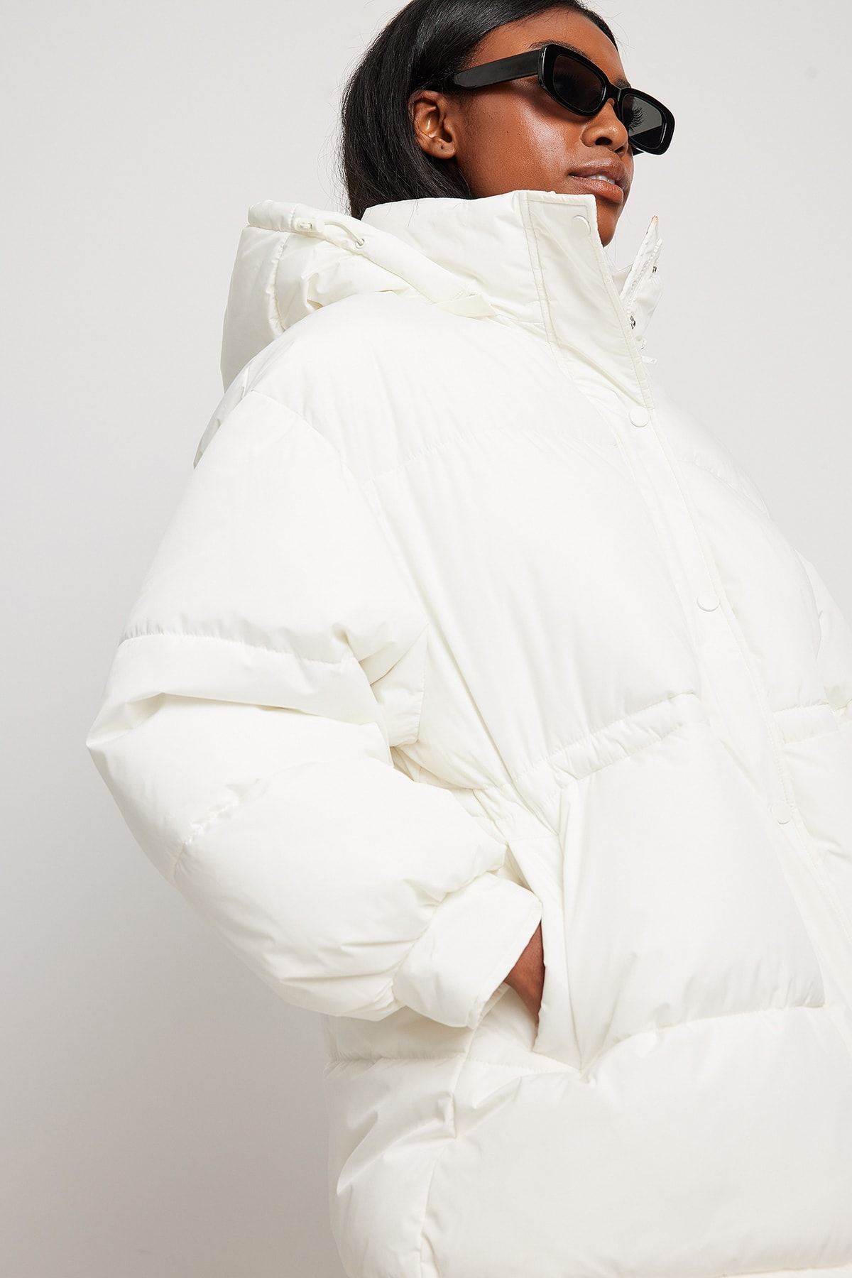NA-KD Jacke Ecru Regular Fit Fast ausverkauft