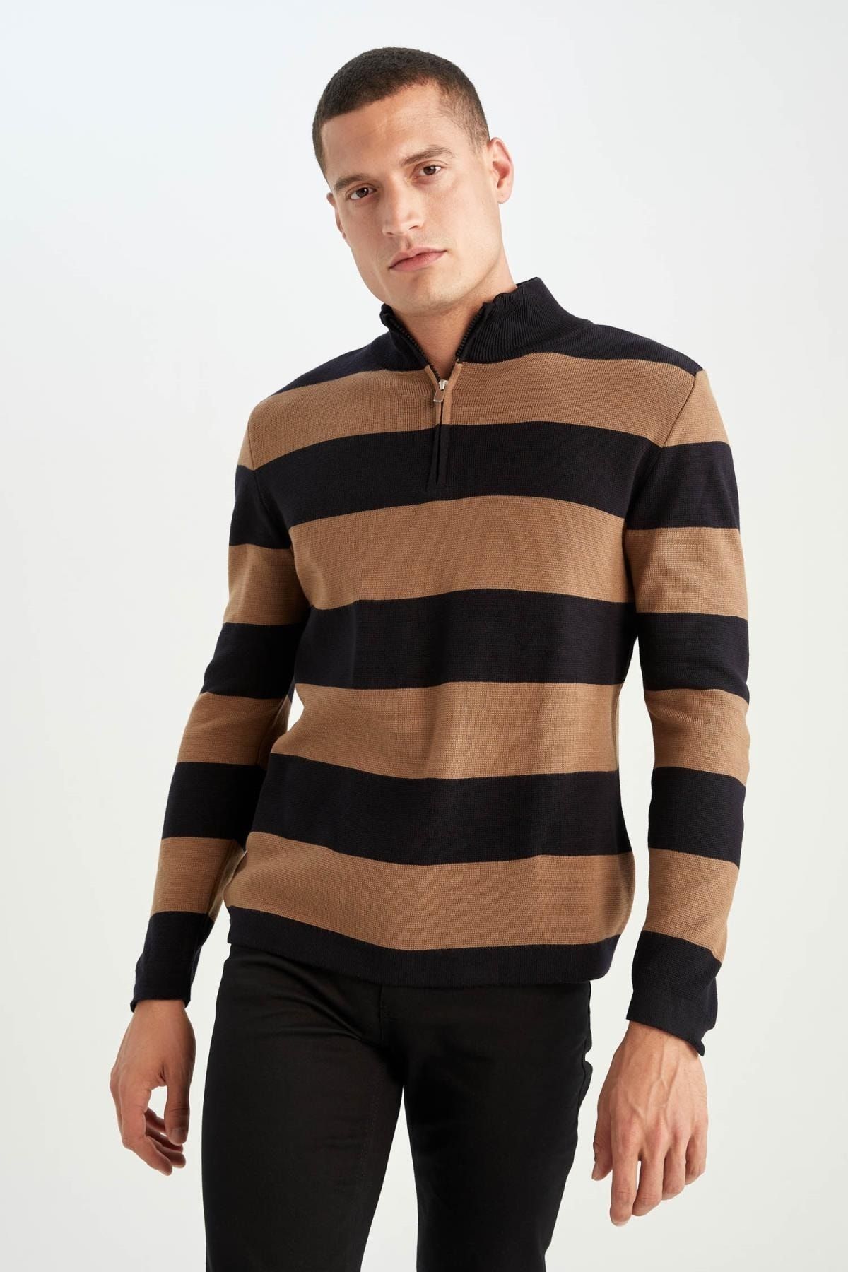 Slim Fit Dik Yaka Çizgi Desenli Triko Kazak