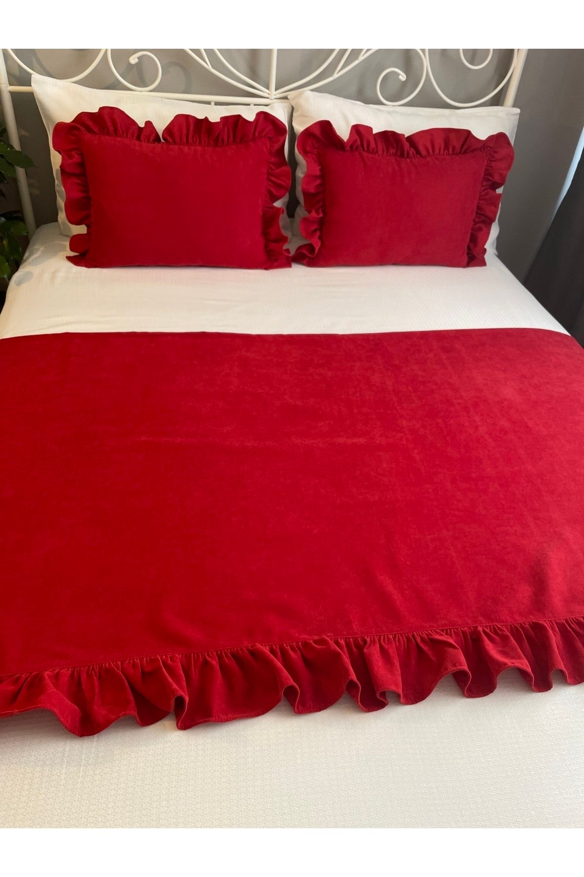 Decamor home-Double Red Ruffle Bed Runner and Throw Pillow Set 3
