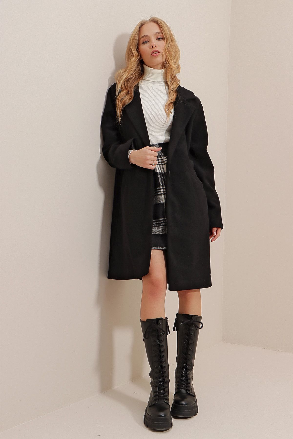 Trend Alaçatı Stili-معطف شتوي مبطن بجيب مزدوج أسود للنساء ALC-X9447 3