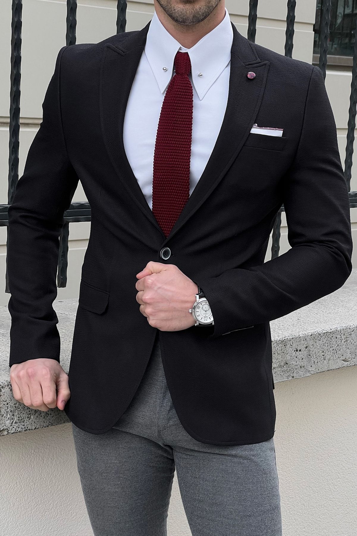 Pointed collar coat store