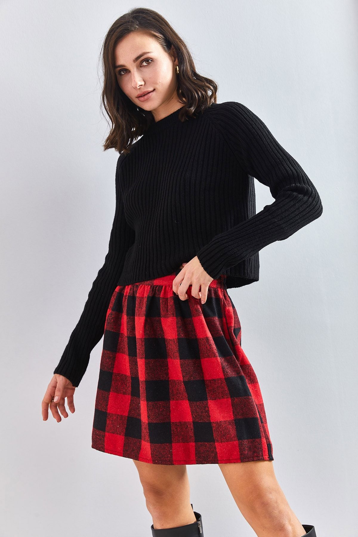 Black plaid skater sale skirt