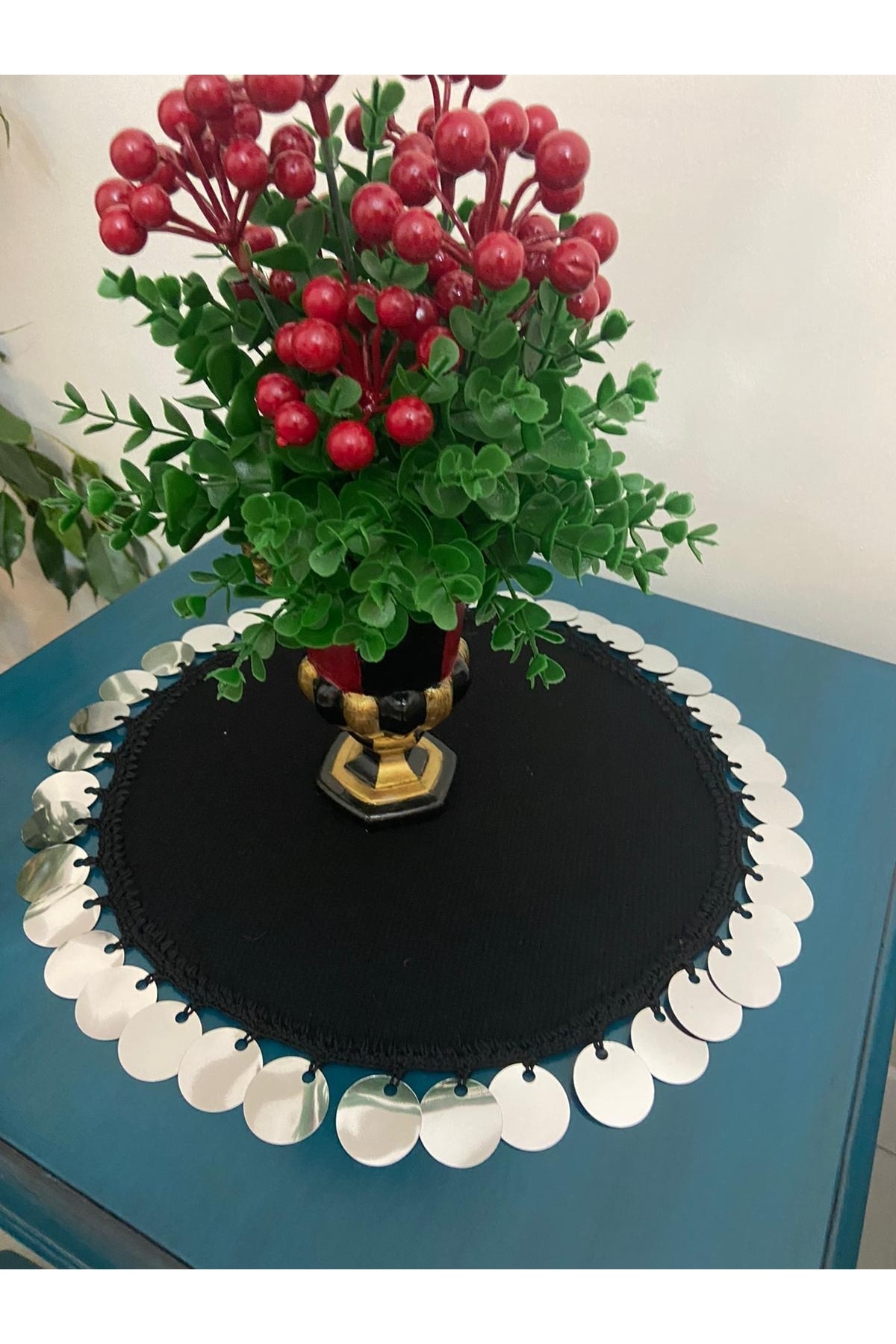 Siyah Gardenya Kumaş Kenarları Gümüş Pullu Örtü 2