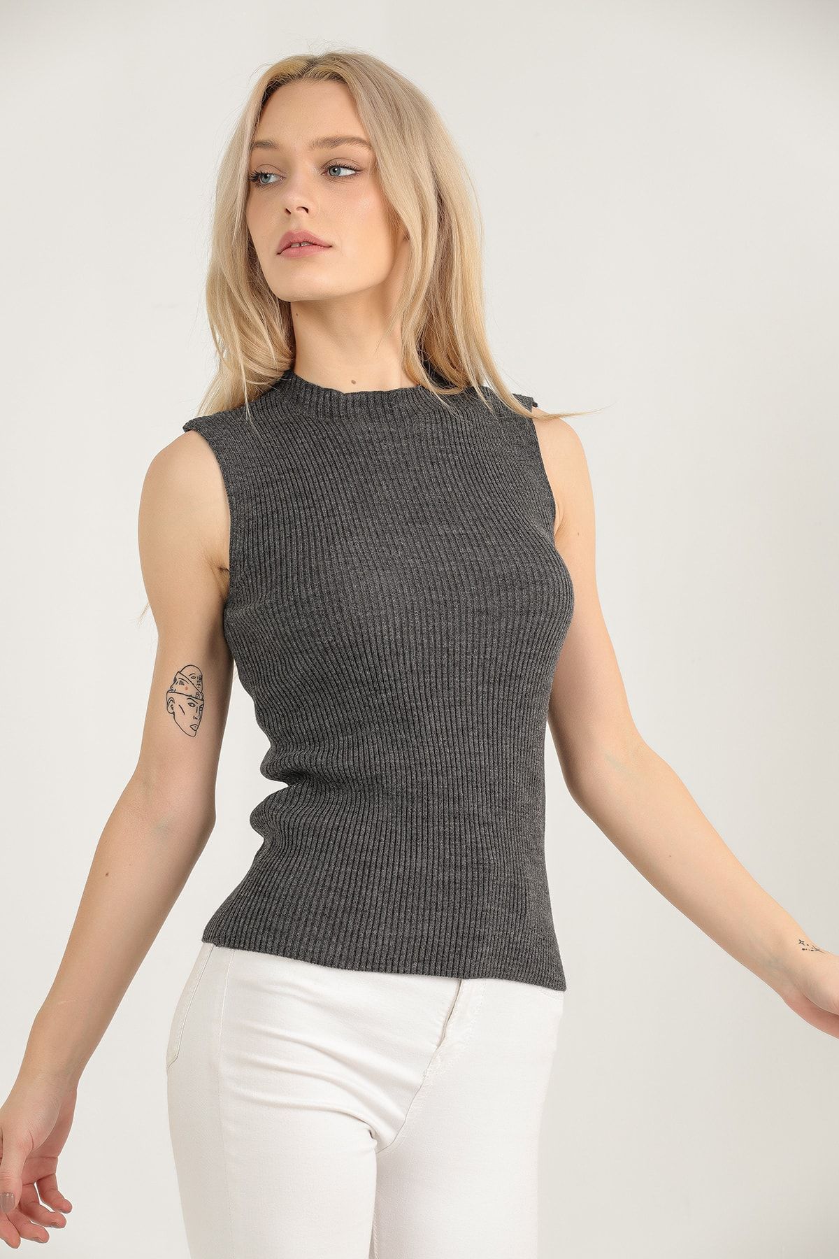 VEGENZE-Women's Anthracite Dark Gray Self-Collared Zero Sleeve Ribbed Stretchy Knitwear Sweater 1